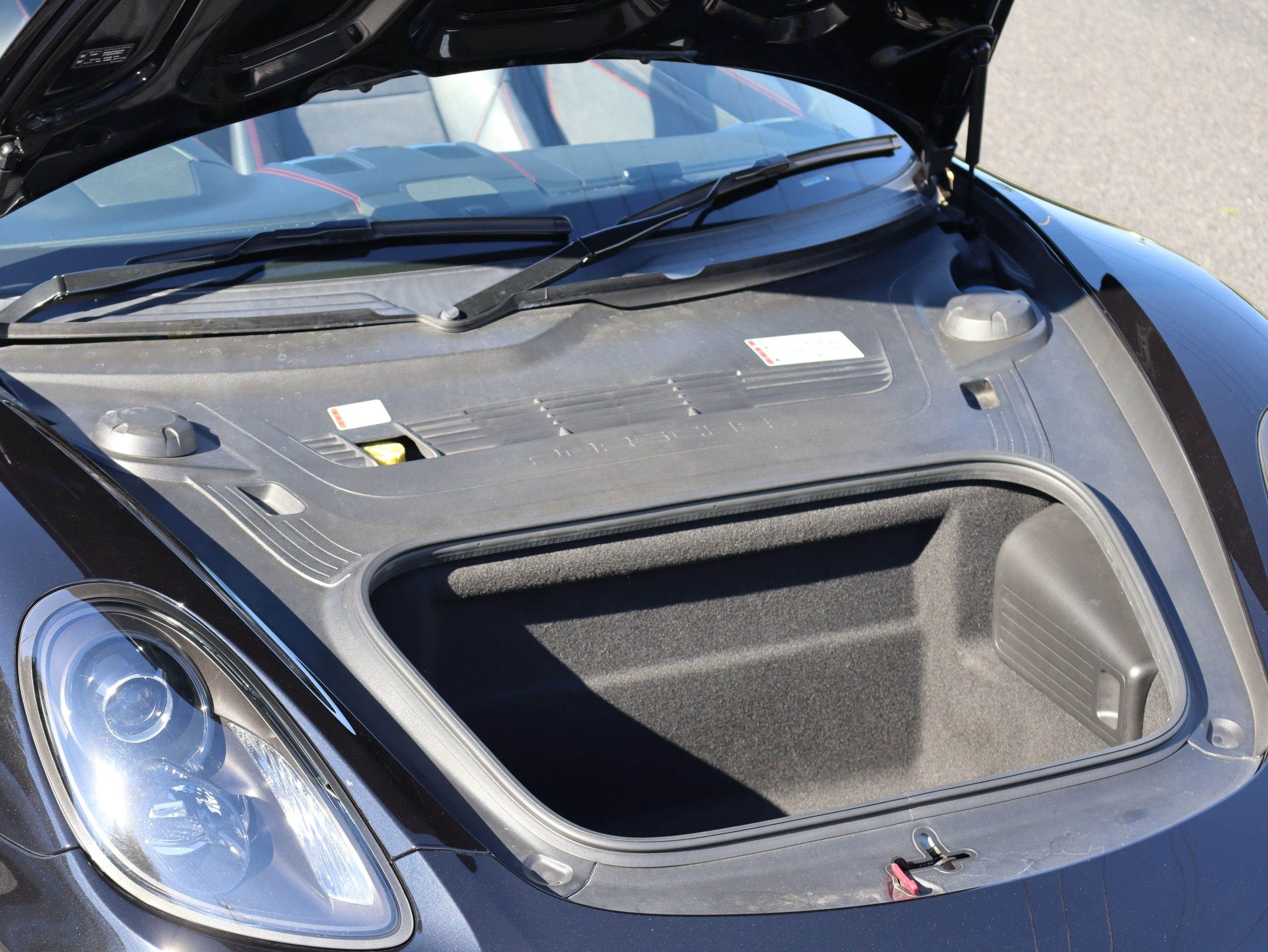 ポルシェボクスターGTS（Type981）PDK<br>GTSインテリアパッケージ<br>スポーツクロノパッケージ<br>スポーツエグゾーストシステム<br>PDLS付ヘッドライト<br>シートヒーター