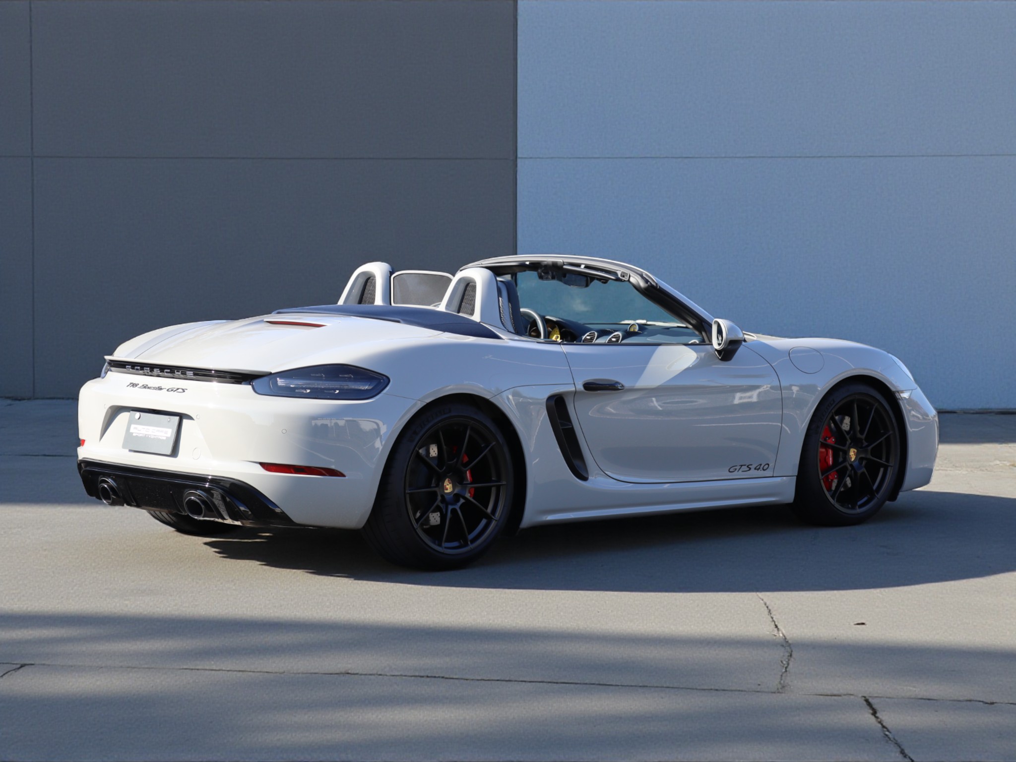 ポルシェ718ボクスターGTS4.0(Type982)PDK<br>左ハンドル!1オーナー車<br>シートベンチレーション<br>アダプティブクルーズコントロール<br>レーンチェンジアシスト<br>エントリー&ドライブシステム<br>塗装仕上げロールオーバーバー