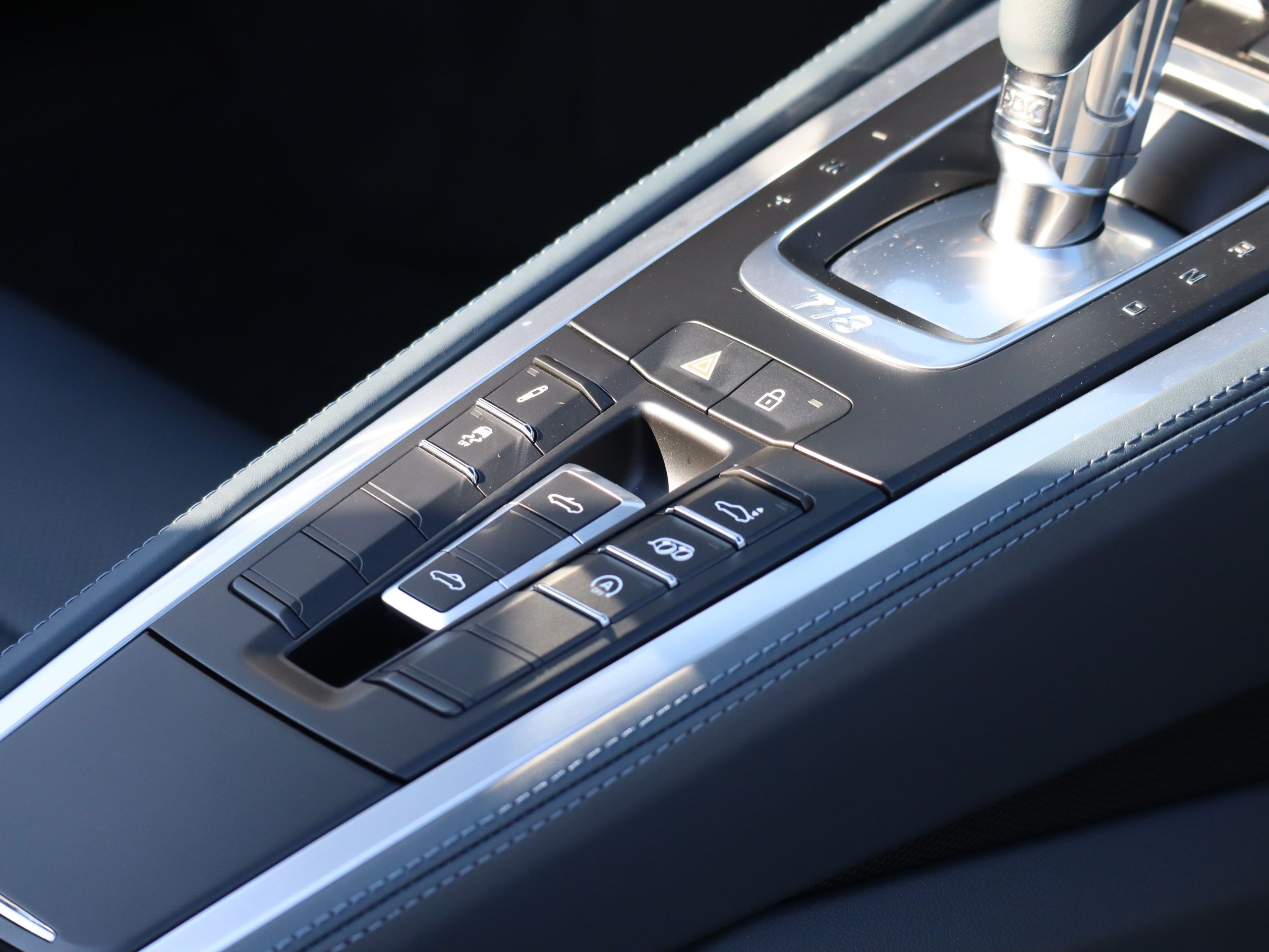 ポルシェ718ボクスターGTS4.0(Type982)PDK<br>左ハンドル!1オーナー車<br>シートベンチレーション<br>アダプティブクルーズコントロール<br>レーンチェンジアシスト<br>エントリー&ドライブシステム<br>塗装仕上げロールオーバーバー