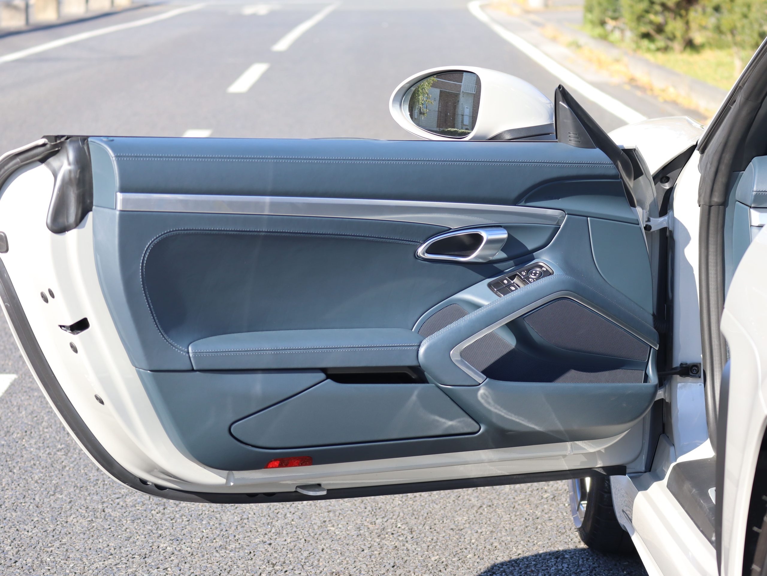 ポルシェ718ボクスターGTS4.0(Type982)PDK<br>左ハンドル!1オーナー車<br>シートベンチレーション<br>アダプティブクルーズコントロール<br>レーンチェンジアシスト<br>エントリー&ドライブシステム<br>塗装仕上げロールオーバーバー