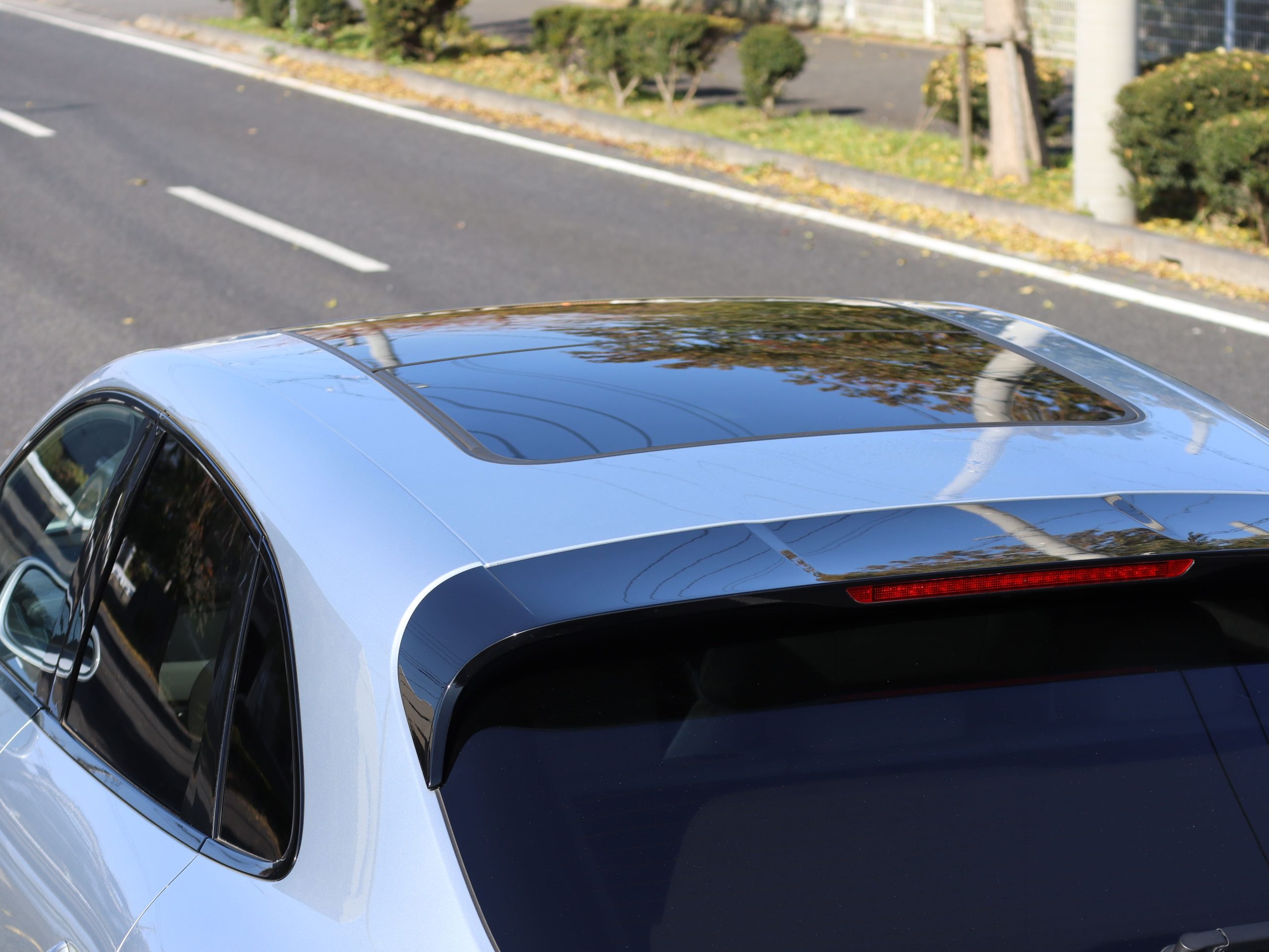 ポルシェマカンGTS（Gen1）PDK<br>ツートンレザーインテリア<br>エアサスペンション機能付きPASM<br>パノラミックルーフシステム<br>PDLS Plus含むLEDヘッドライト<br>21インチ911ターボデザインホイール