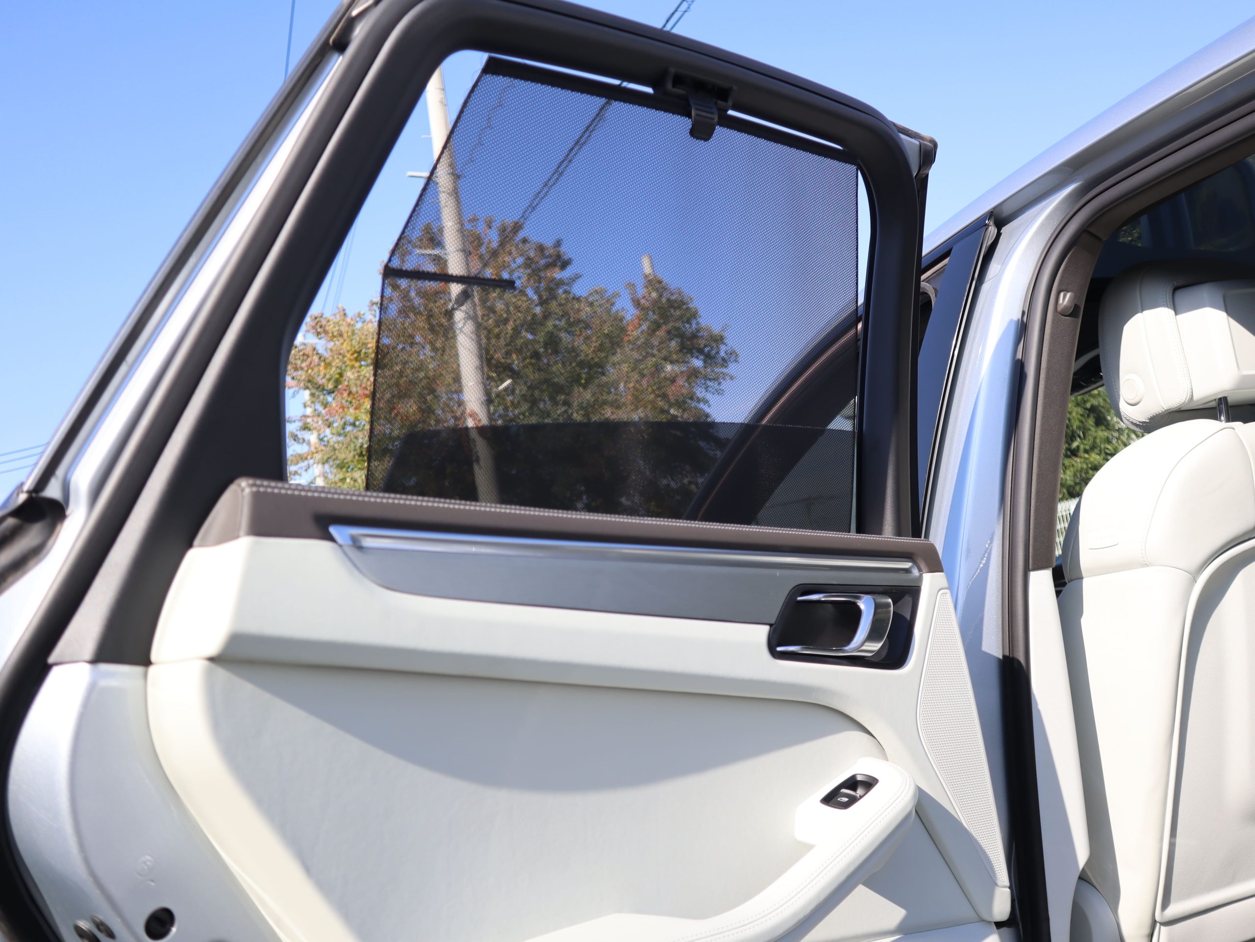 ポルシェマカンGTS（Gen1）PDK<br>ツートンレザーインテリア<br>エアサスペンション機能付きPASM<br>パノラミックルーフシステム<br>PDLS Plus含むLEDヘッドライト<br>21インチ911ターボデザインホイール