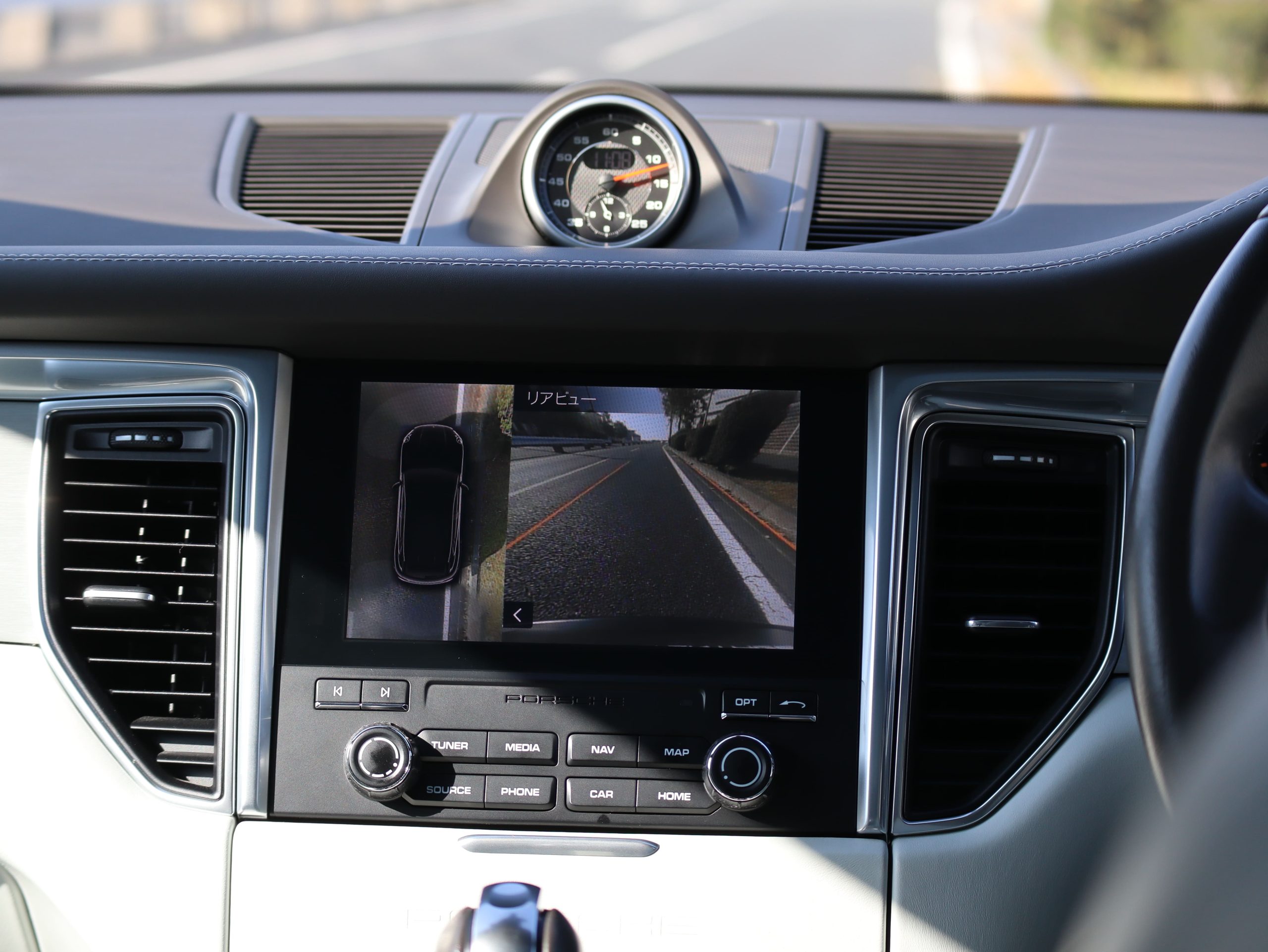 ポルシェマカンGTS（Gen1）PDK<br>ツートンレザーインテリア<br>エアサスペンション機能付きPASM<br>パノラミックルーフシステム<br>PDLS Plus含むLEDヘッドライト<br>21インチ911ターボデザインホイール