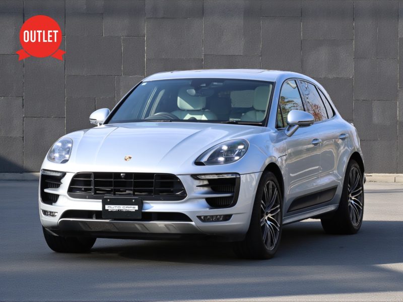 ポルシェマカンGTS（Gen1）PDK<br>ツートンレザーインテリア<br>エアサスペンション機能付きPASM<br>パノラミックルーフシステム<br>PDLS Plus含むLEDヘッドライト<br>21インチ911ターボデザインホイール