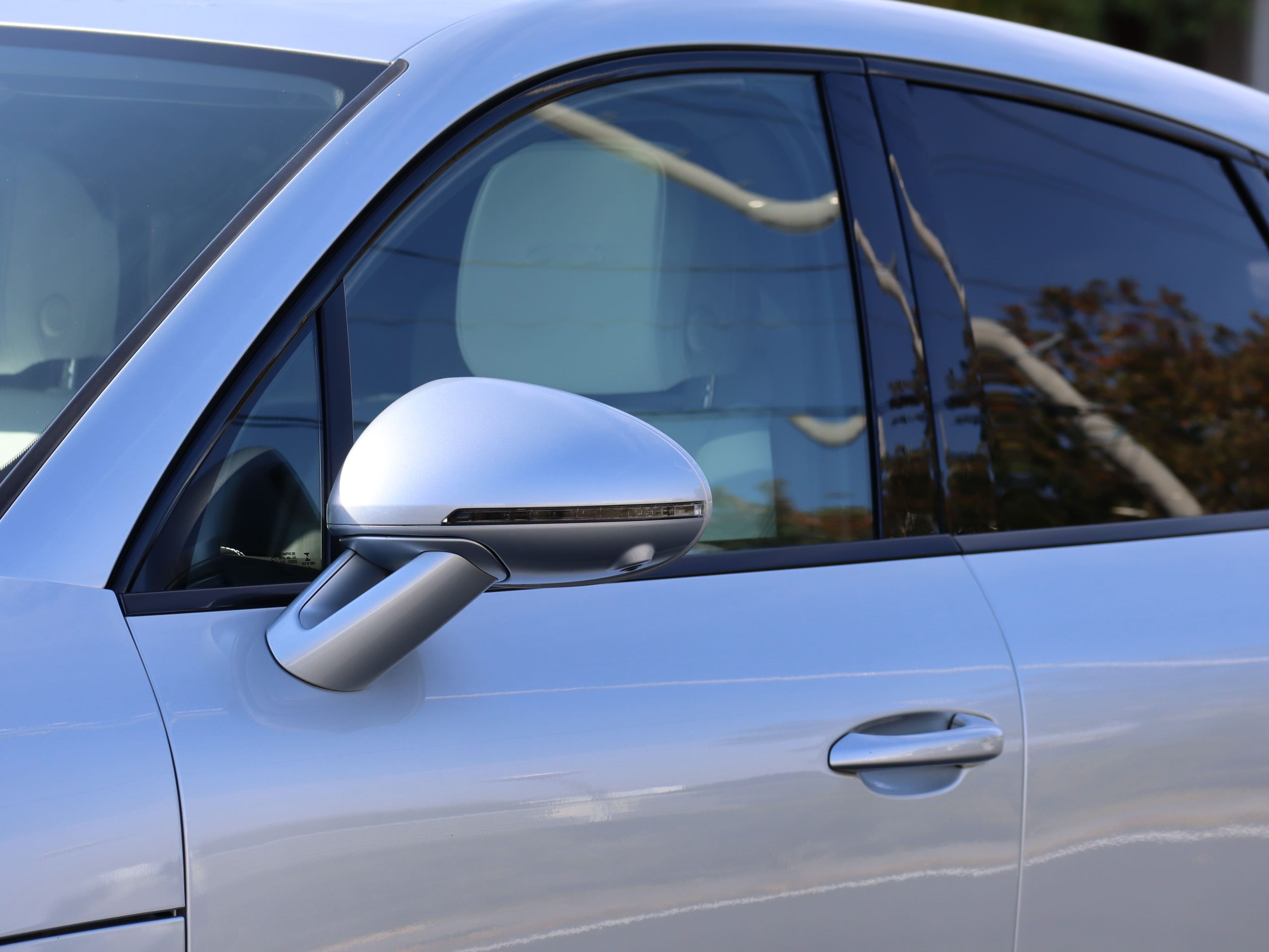 ポルシェマカンGTS（Gen1）PDK<br>ツートンレザーインテリア<br>エアサスペンション機能付きPASM<br>パノラミックルーフシステム<br>PDLS Plus含むLEDヘッドライト<br>21インチ911ターボデザインホイール