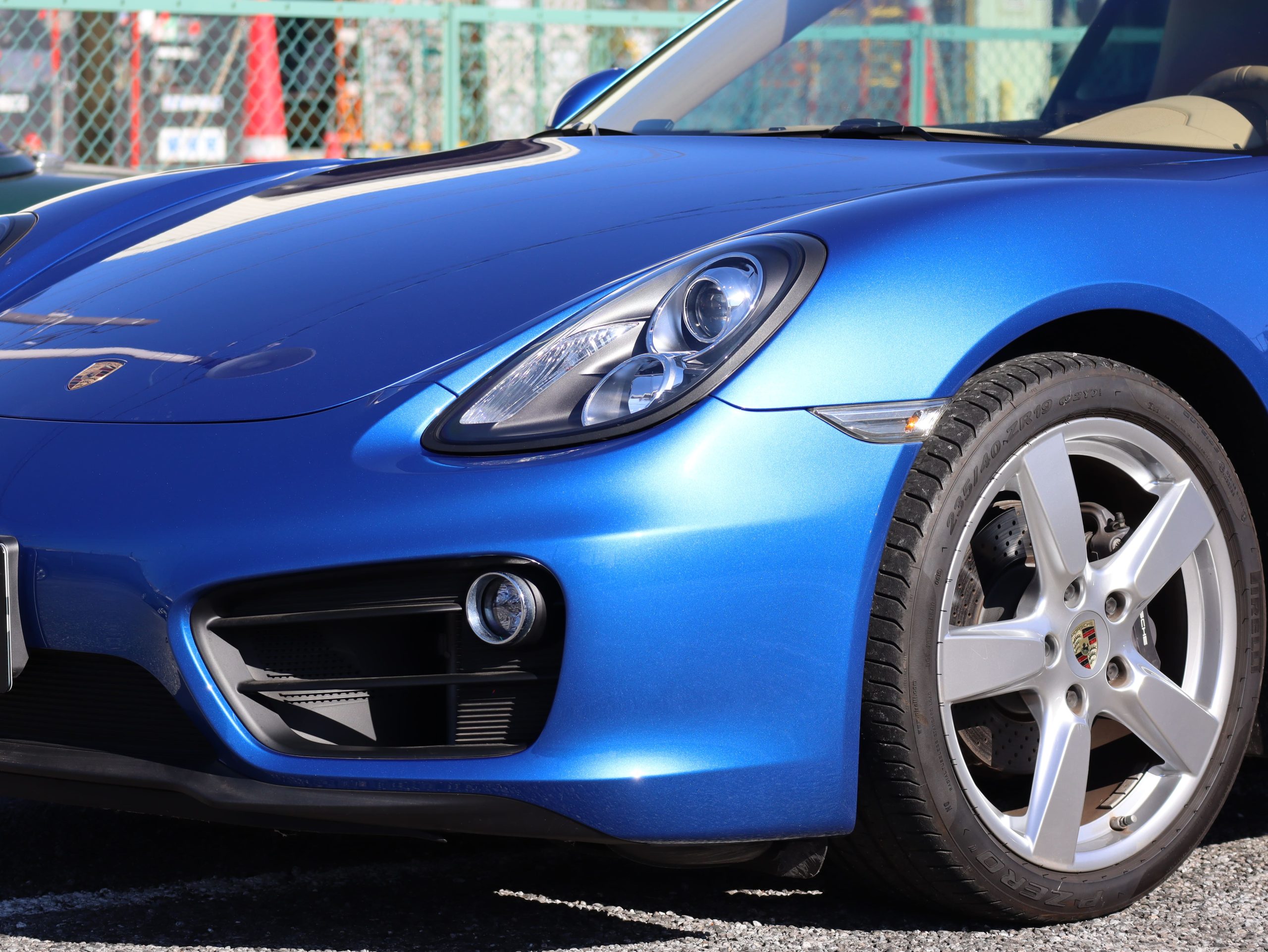 ポルシェケイマン(Type981)PDK<br>1オーナー車<br>スポーツデザインステアリング<br>シートヒーター<br>電動可倒式ドアミラー<br>19インチケイマンSホイール