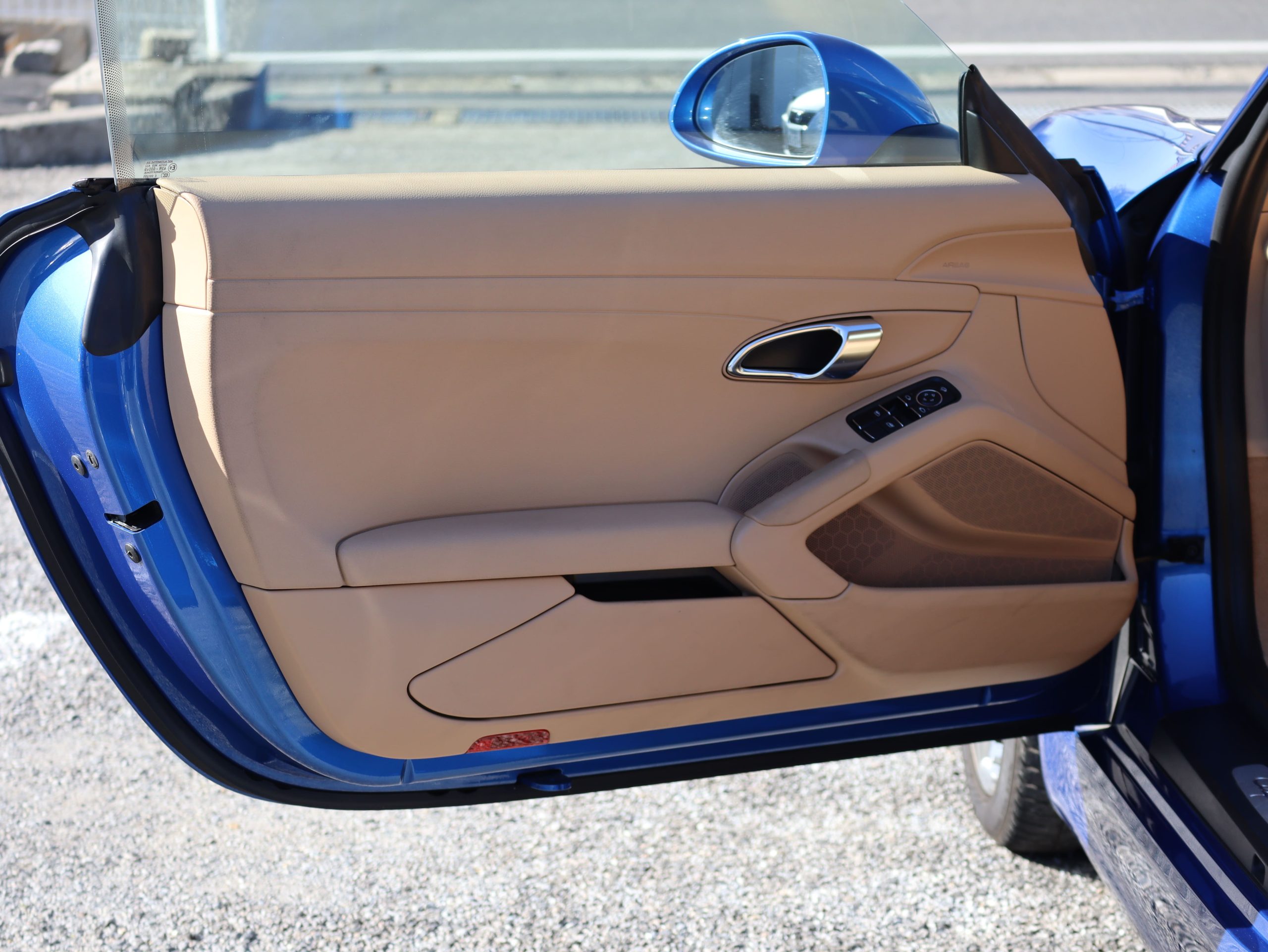 ポルシェケイマン(Type981)PDK<br>1オーナー車<br>スポーツデザインステアリング<br>シートヒーター<br>電動可倒式ドアミラー<br>19インチケイマンSホイール