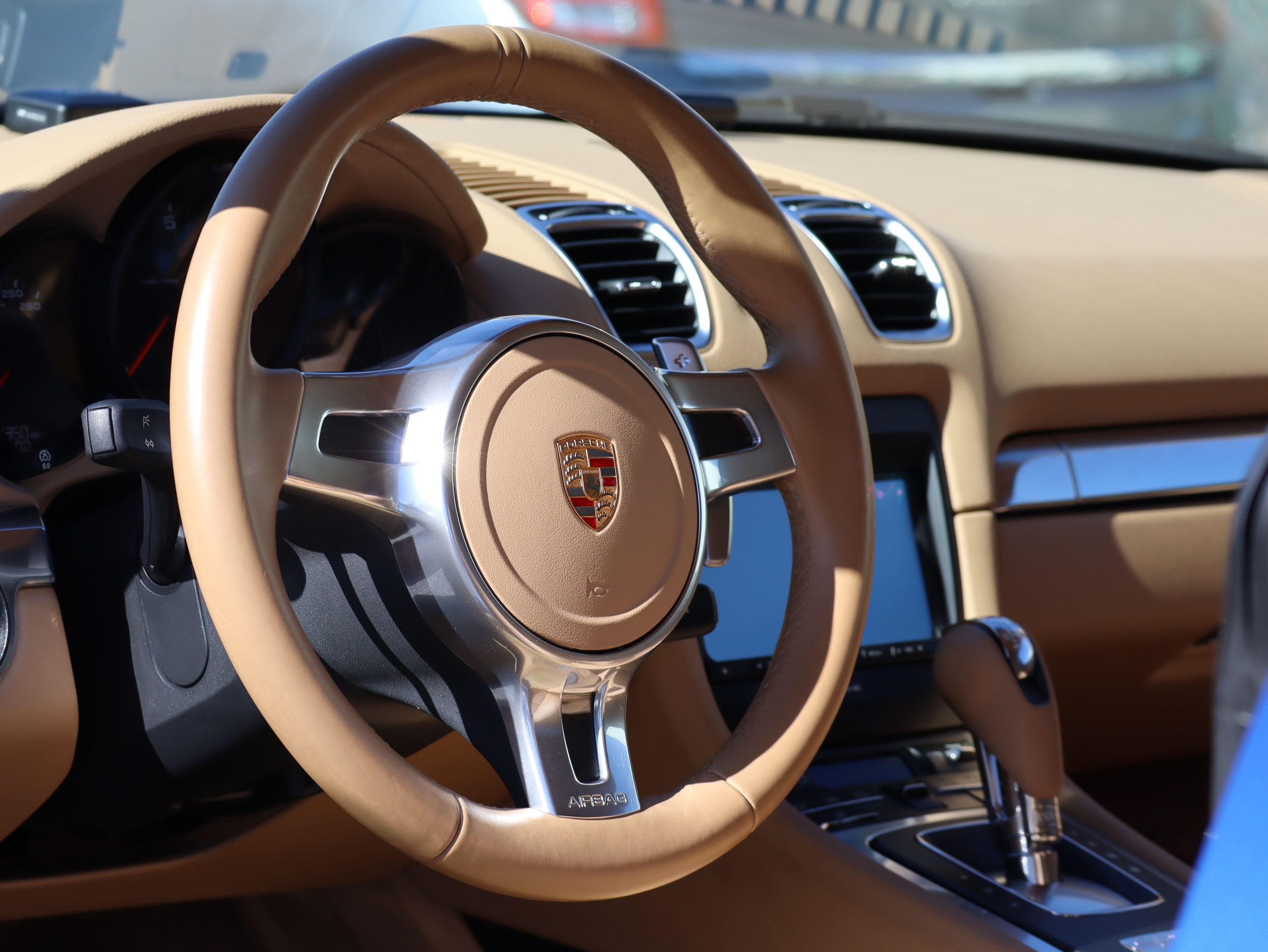 ポルシェケイマン(Type981)PDK<br>1オーナー車<br>スポーツデザインステアリング<br>シートヒーター<br>電動可倒式ドアミラー<br>19インチケイマンSホイール