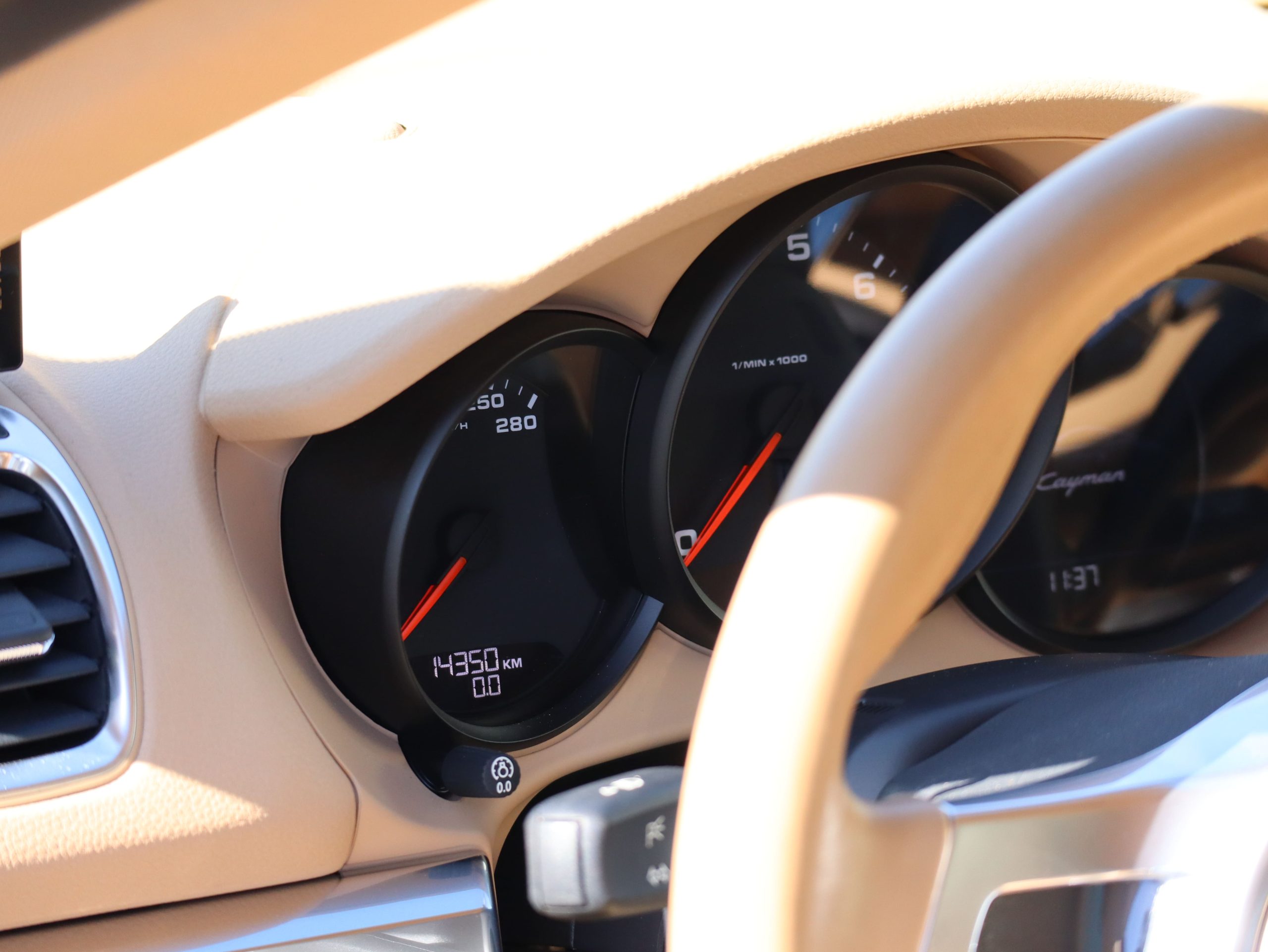 ポルシェケイマン(Type981)PDK<br>1オーナー車<br>スポーツデザインステアリング<br>シートヒーター<br>電動可倒式ドアミラー<br>19インチケイマンSホイール