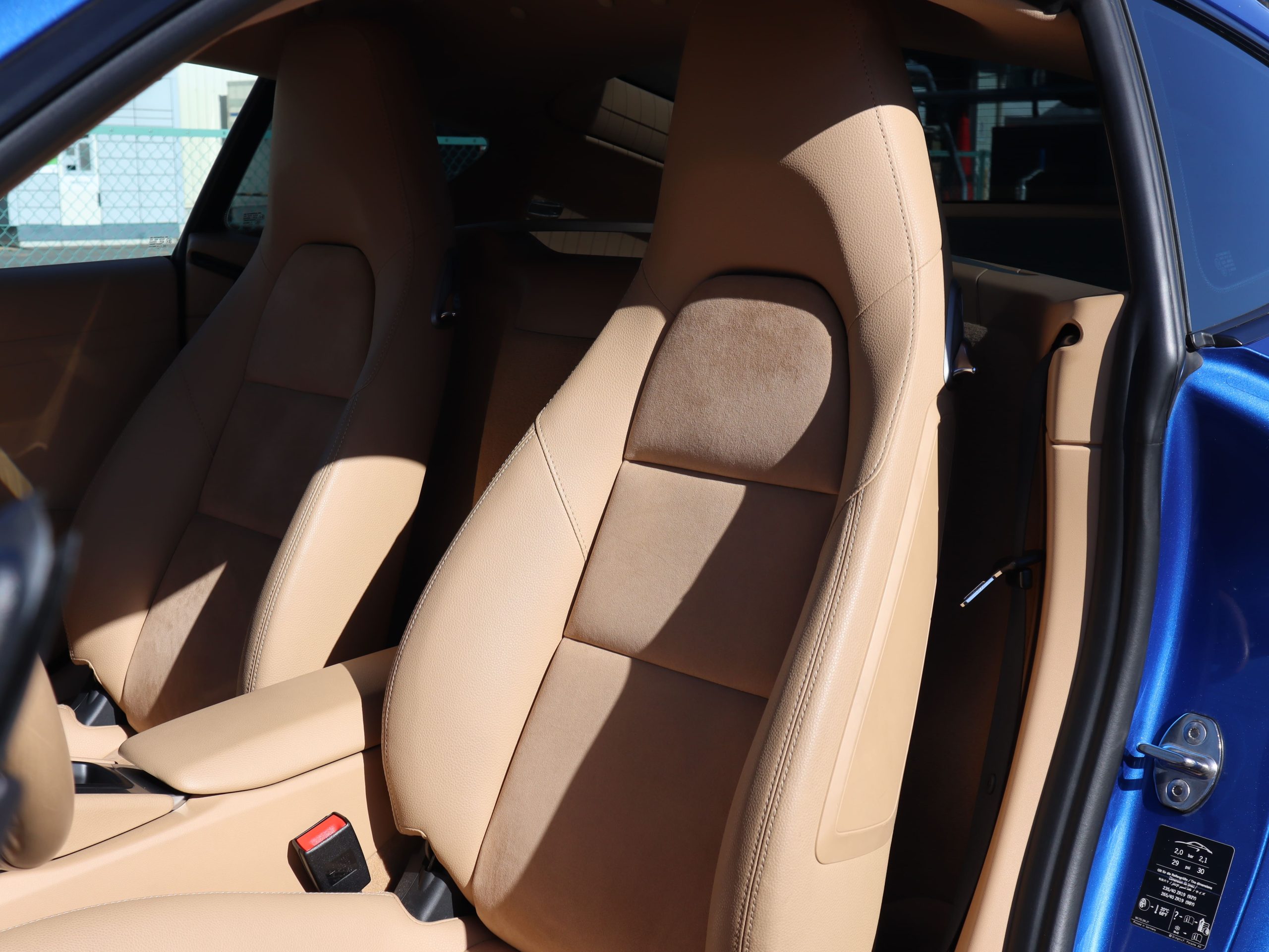 ポルシェケイマン(Type981)PDK<br>1オーナー車<br>スポーツデザインステアリング<br>シートヒーター<br>電動可倒式ドアミラー<br>19インチケイマンSホイール