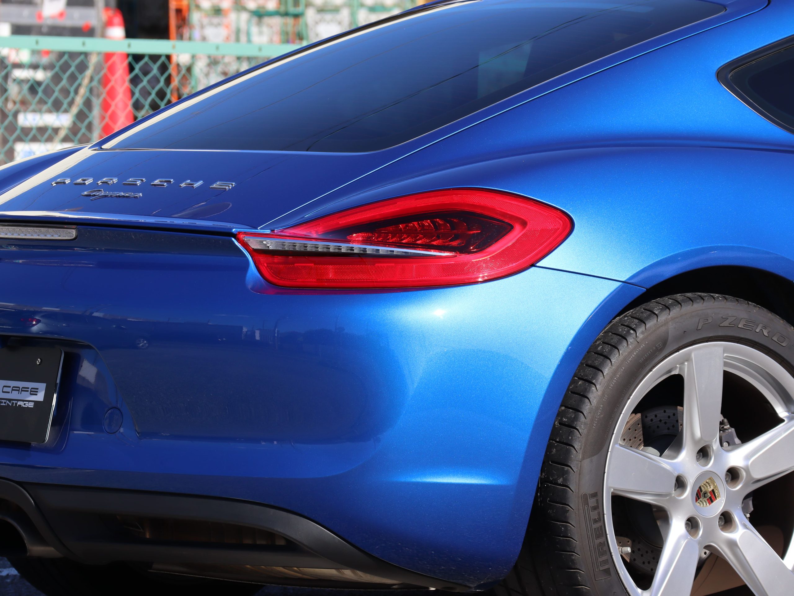 ポルシェケイマン(Type981)PDK<br>1オーナー車<br>スポーツデザインステアリング<br>シートヒーター<br>電動可倒式ドアミラー<br>19インチケイマンSホイール