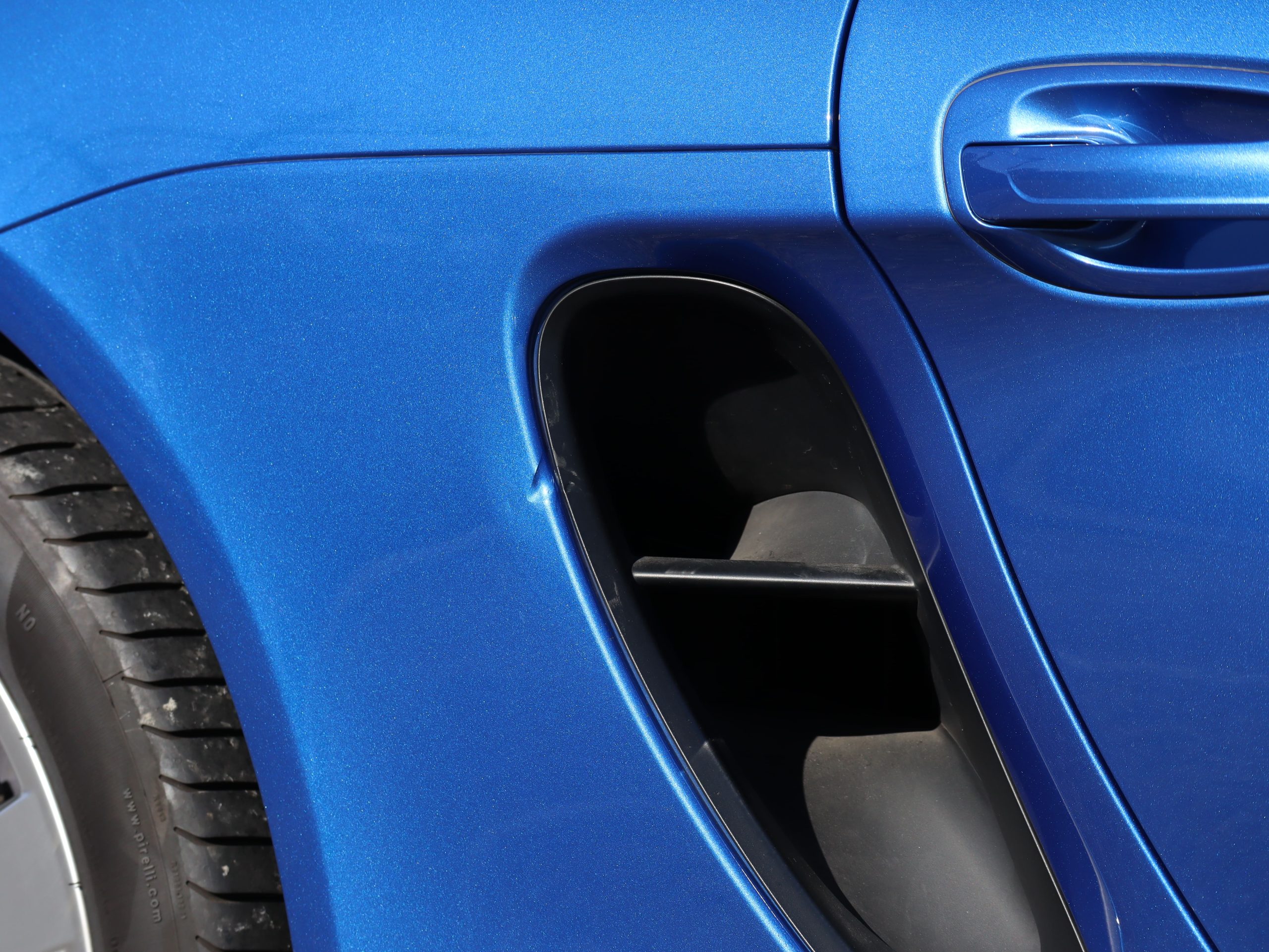 ポルシェケイマン(Type981)PDK<br>1オーナー車<br>スポーツデザインステアリング<br>シートヒーター<br>電動可倒式ドアミラー<br>19インチケイマンSホイール