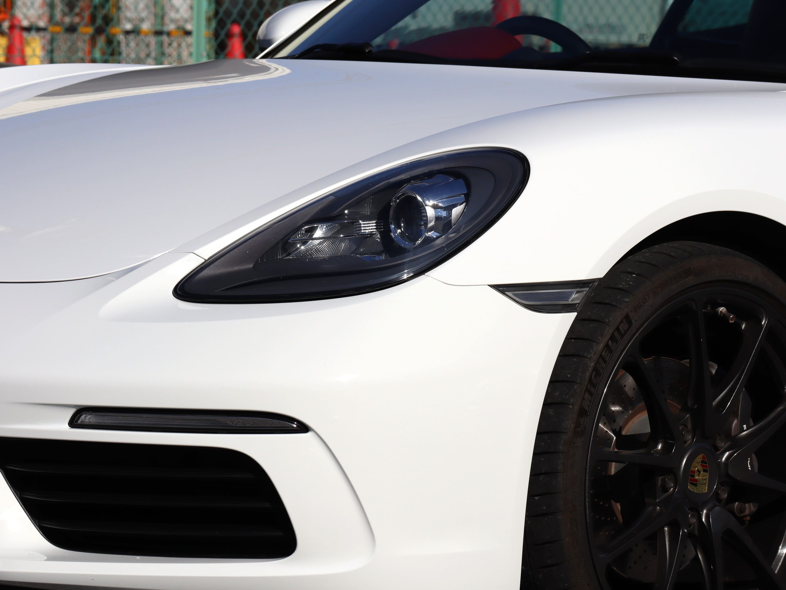 ポルシェ718ケイマン(Type982)PDK<br>スポーツクロノパッケージ<br>ツートンレザーパッケージ<br>ガンメタ仕上げTWSホイール20インチ<br>BOSEサラウンドサウンドシステム