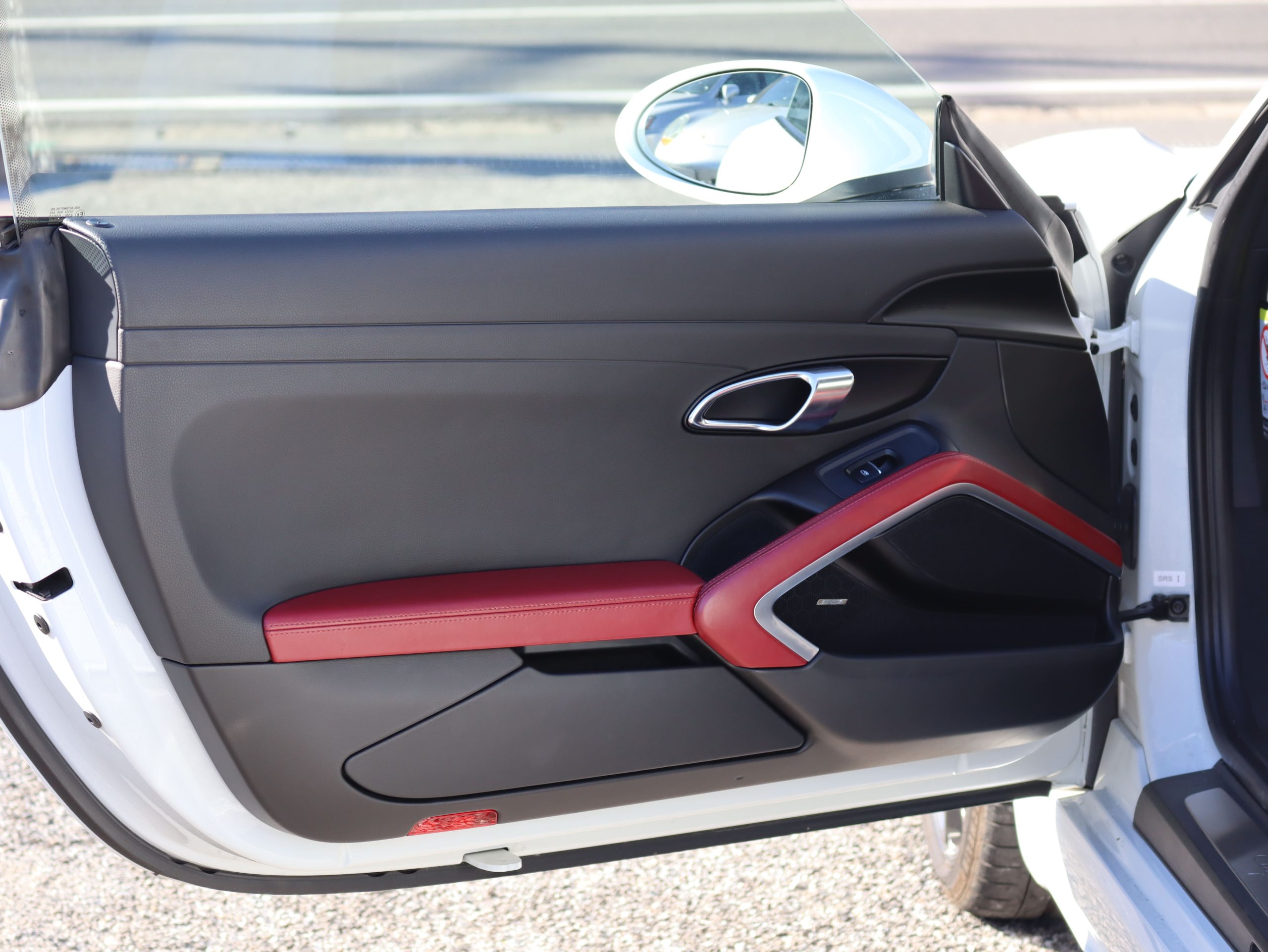 ポルシェ718ケイマン(Type982)PDK<br>スポーツクロノパッケージ<br>ツートンレザーパッケージ<br>ガンメタ仕上げTWSホイール20インチ<br>BOSEサラウンドサウンドシステム