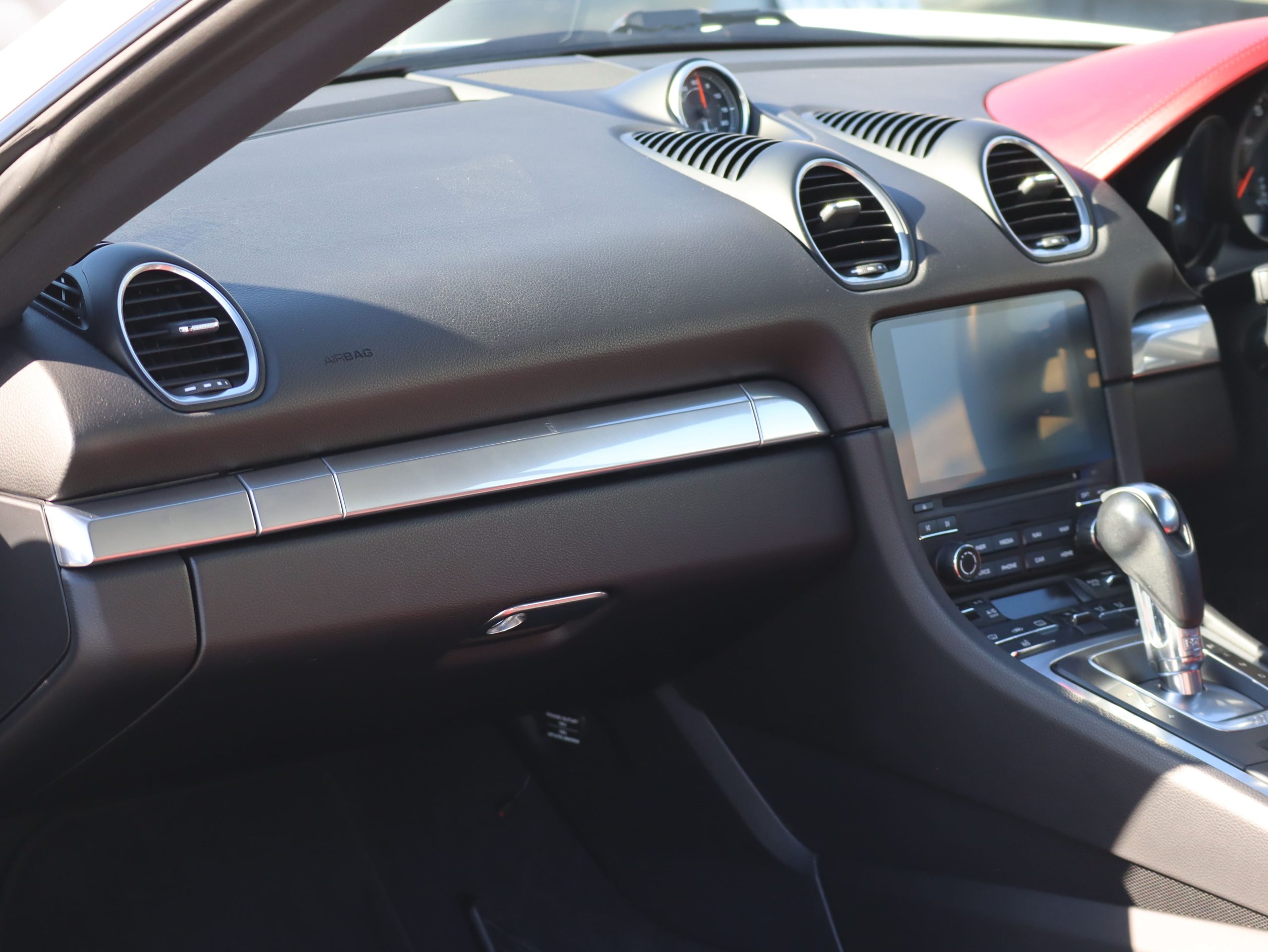 ポルシェ718ケイマン(Type982)PDK<br>スポーツクロノパッケージ<br>ツートンレザーパッケージ<br>ガンメタ仕上げTWSホイール20インチ<br>BOSEサラウンドサウンドシステム