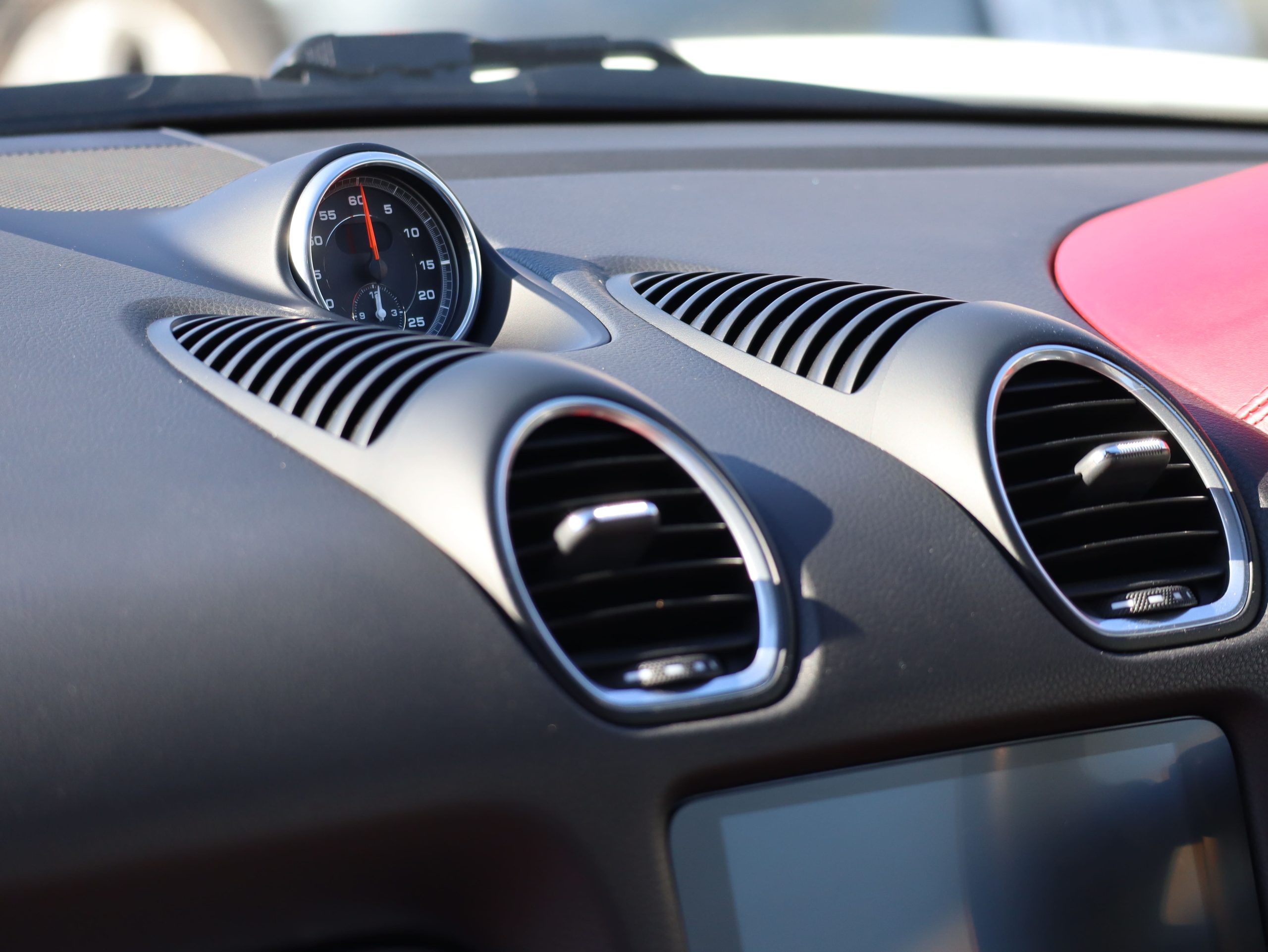 ポルシェ718ケイマン(Type982)PDK<br>スポーツクロノパッケージ<br>ツートンレザーパッケージ<br>ガンメタ仕上げTWSホイール20インチ<br>BOSEサラウンドサウンドシステム