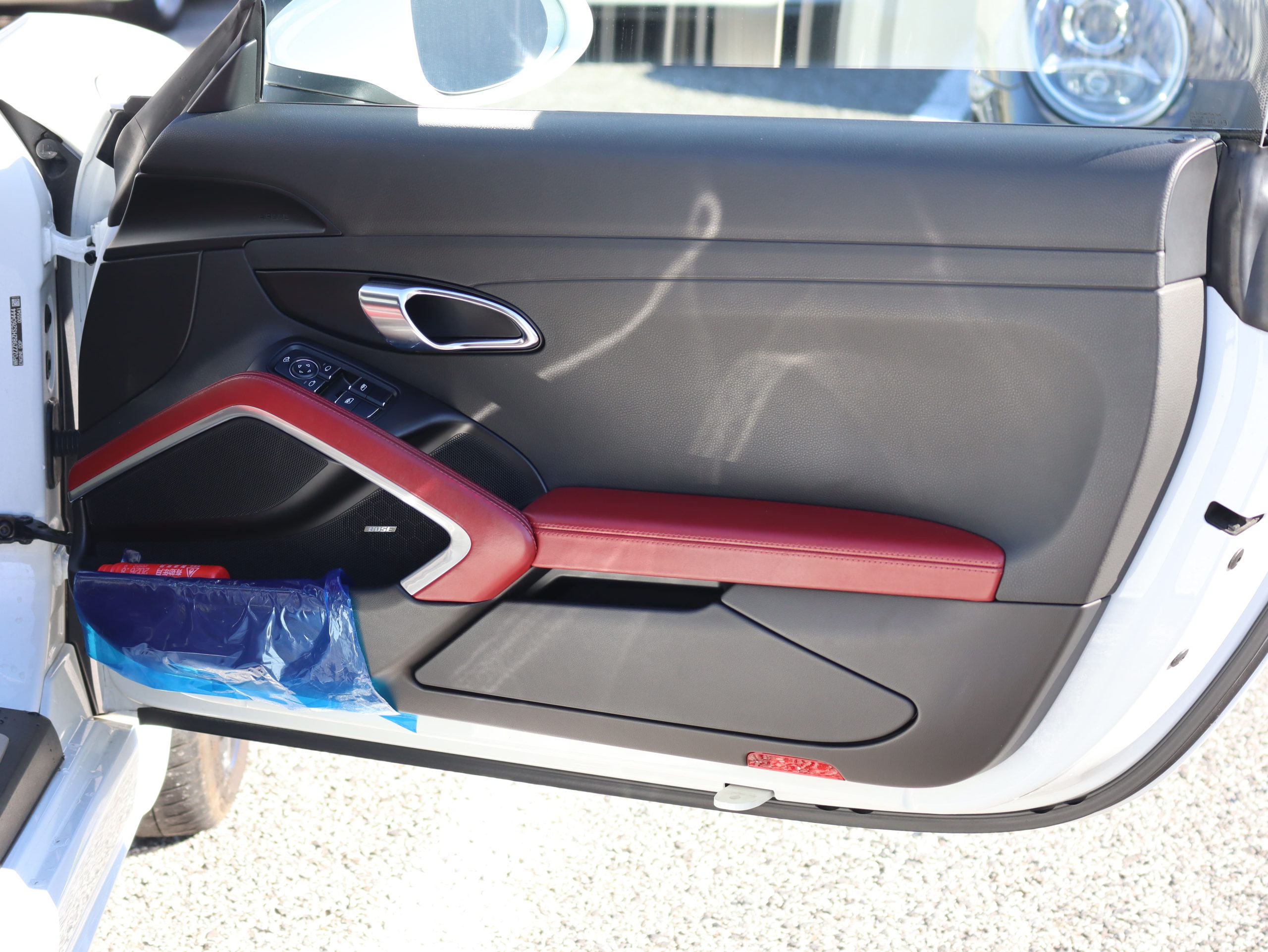 ポルシェ718ケイマン(Type982)PDK<br>スポーツクロノパッケージ<br>ツートンレザーパッケージ<br>ガンメタ仕上げTWSホイール20インチ<br>BOSEサラウンドサウンドシステム