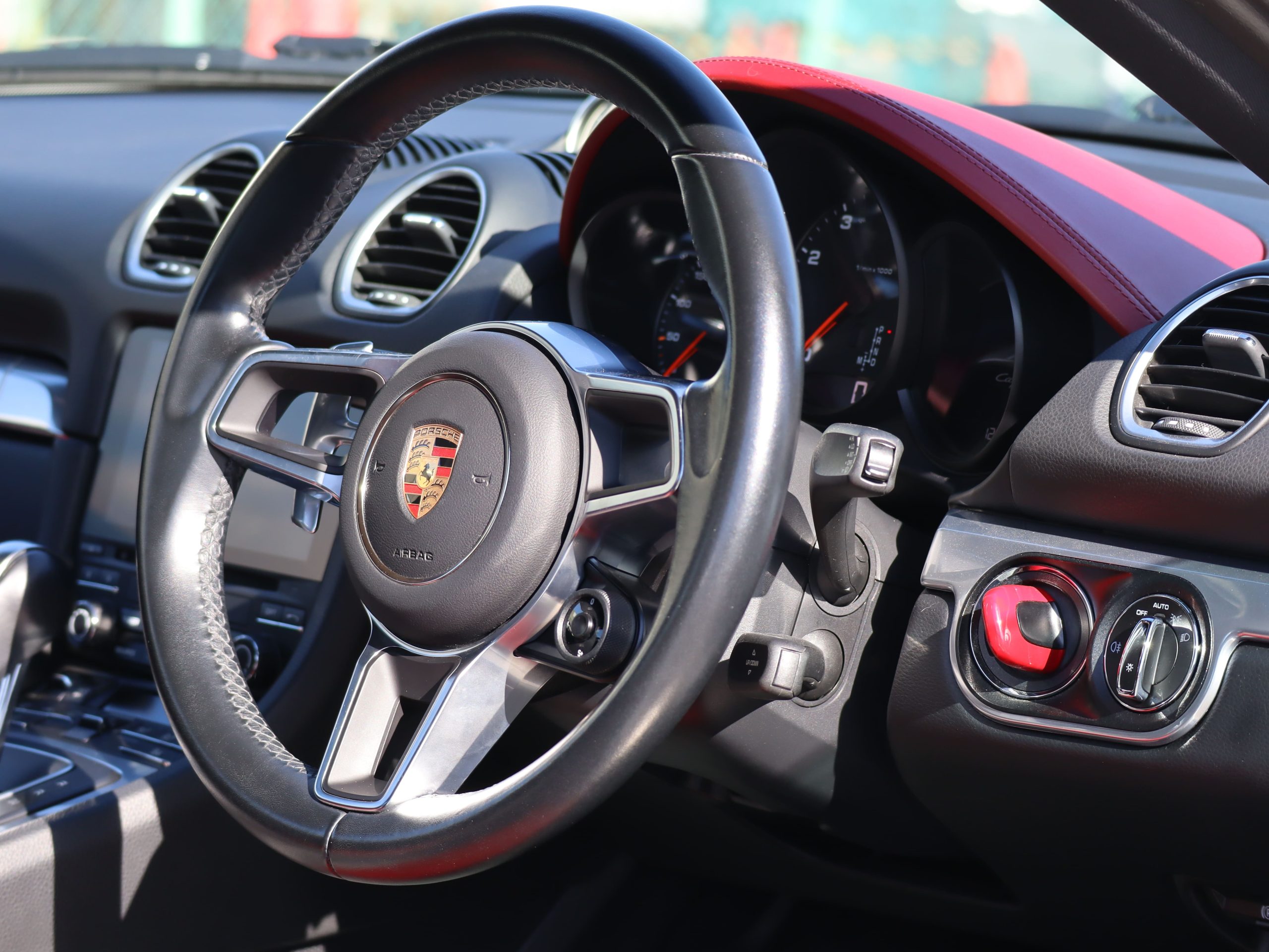 ポルシェ718ケイマン(Type982)PDK<br>スポーツクロノパッケージ<br>ツートンレザーパッケージ<br>ガンメタ仕上げTWSホイール20インチ<br>BOSEサラウンドサウンドシステム