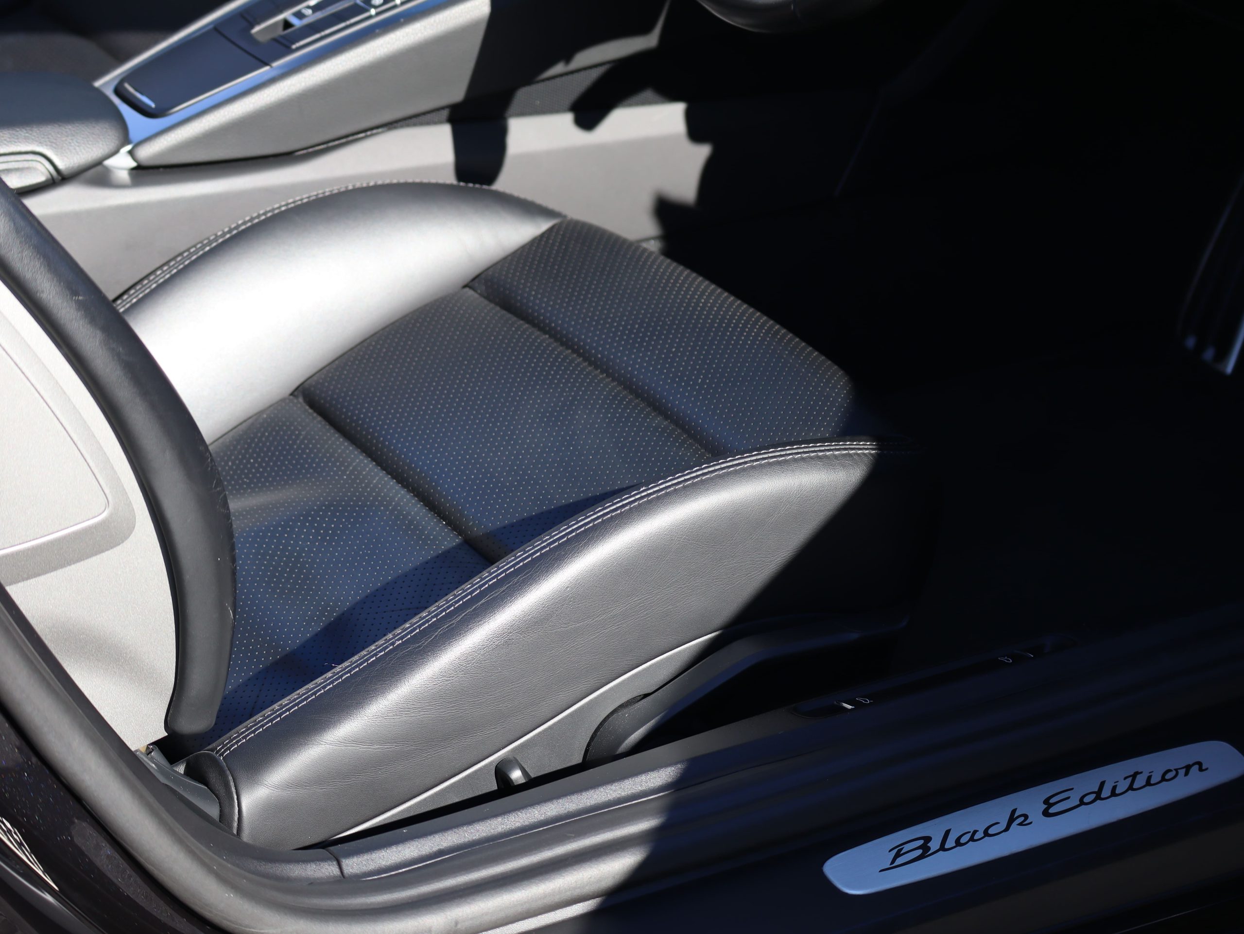 ポルシェボクスターBLACK EDITION(Type981)PDK<br>特別仕様車<br>スポーツクロノパッケージ<br>PDLS含むヘッドライト<br>ティンテッドルックテールライト<br>20インチカレラクラシックホイール