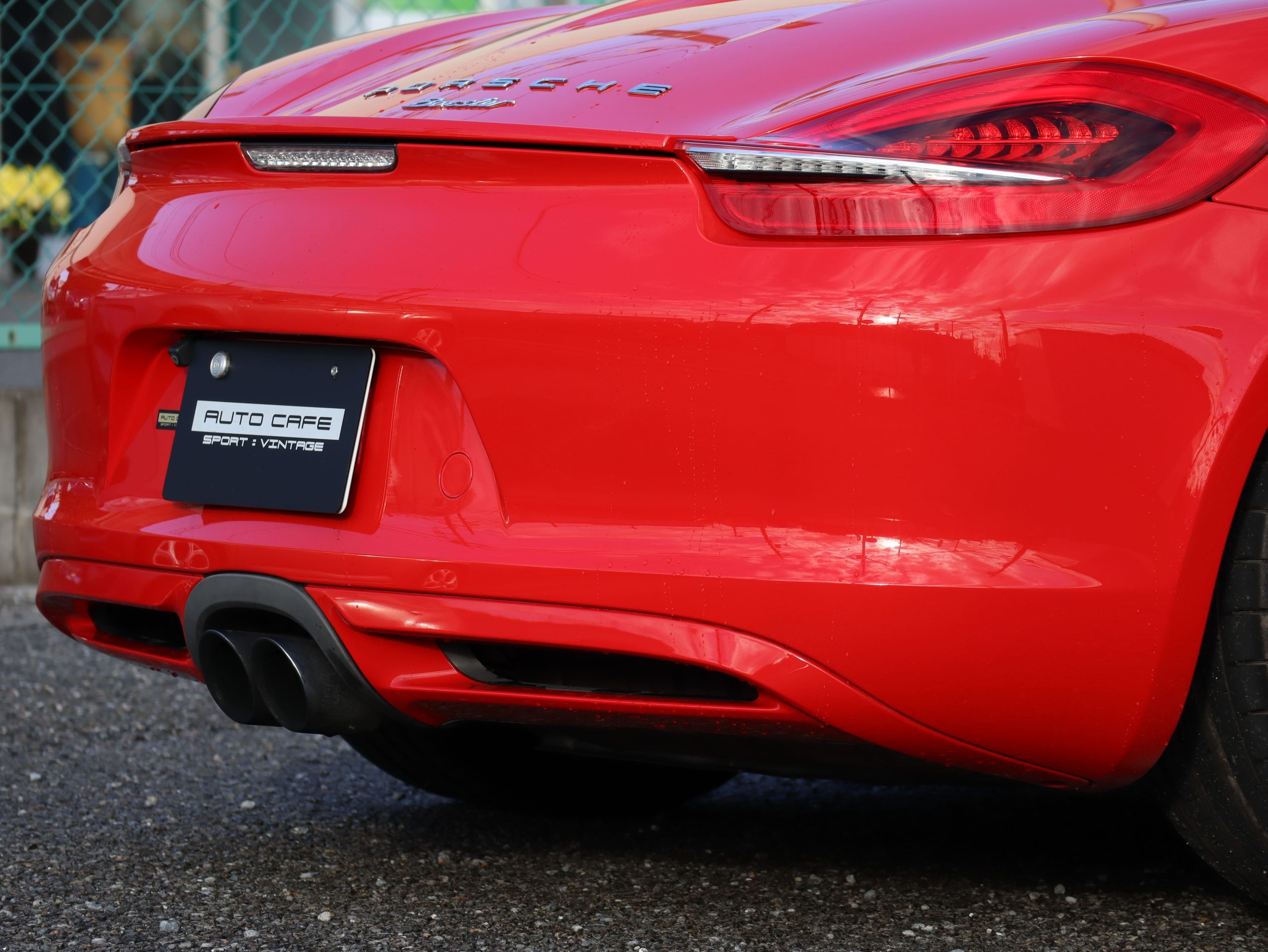 ポルシェボクスター（Type981）PDK<br>スポーツクロノパッケージ<br>レッドステッチ仕立てインテリア<br>ボディ同色仕上げホイール<br>PDLS含むバイキセノンヘッドライト<br>アルミニウムルックロールオーバーバー