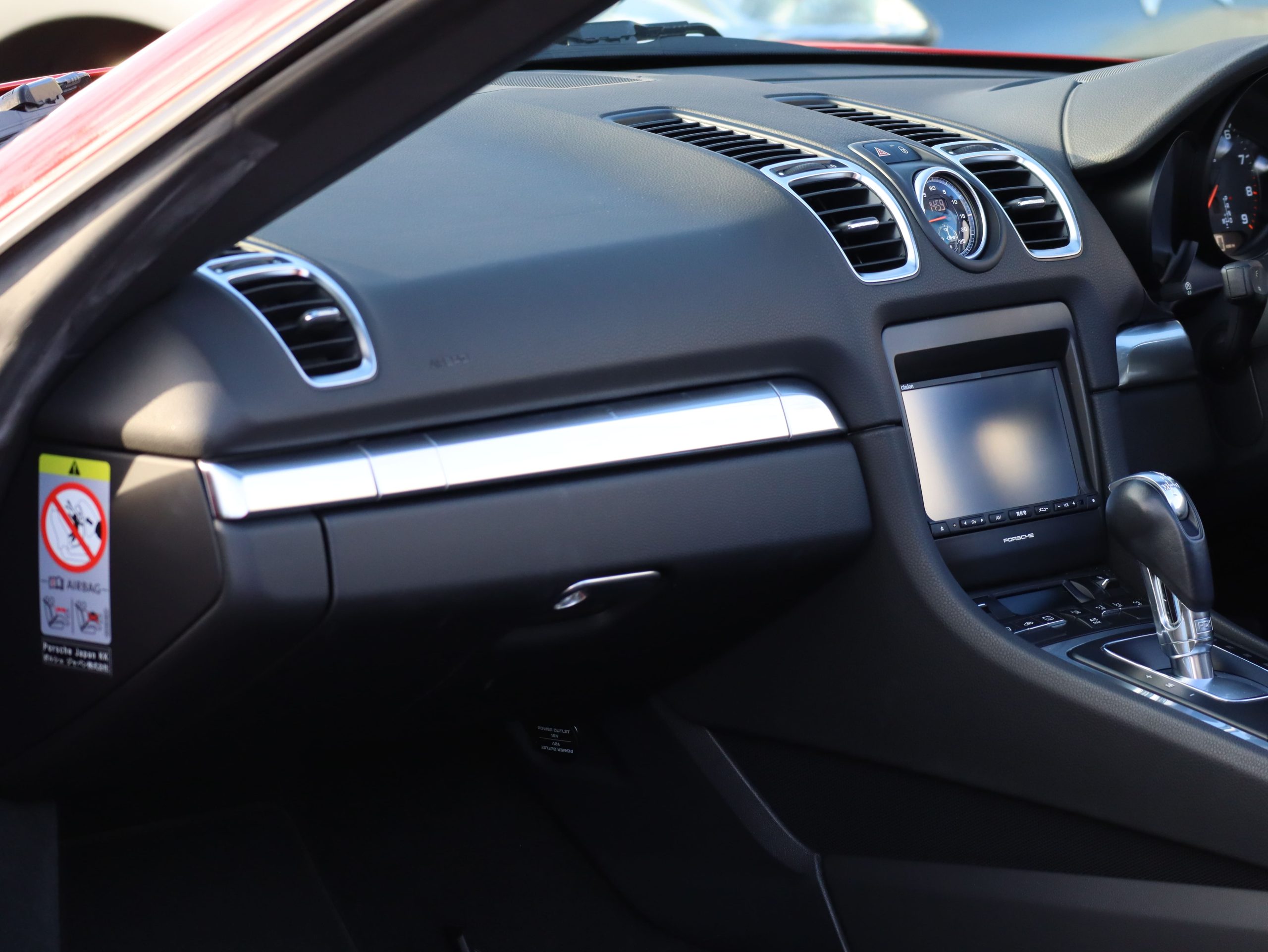 ポルシェボクスター（Type981）PDK<br>スポーツクロノパッケージ<br>レッドステッチ仕立てインテリア<br>ボディ同色仕上げホイール<br>PDLS含むバイキセノンヘッドライト<br>アルミニウムルックロールオーバーバー