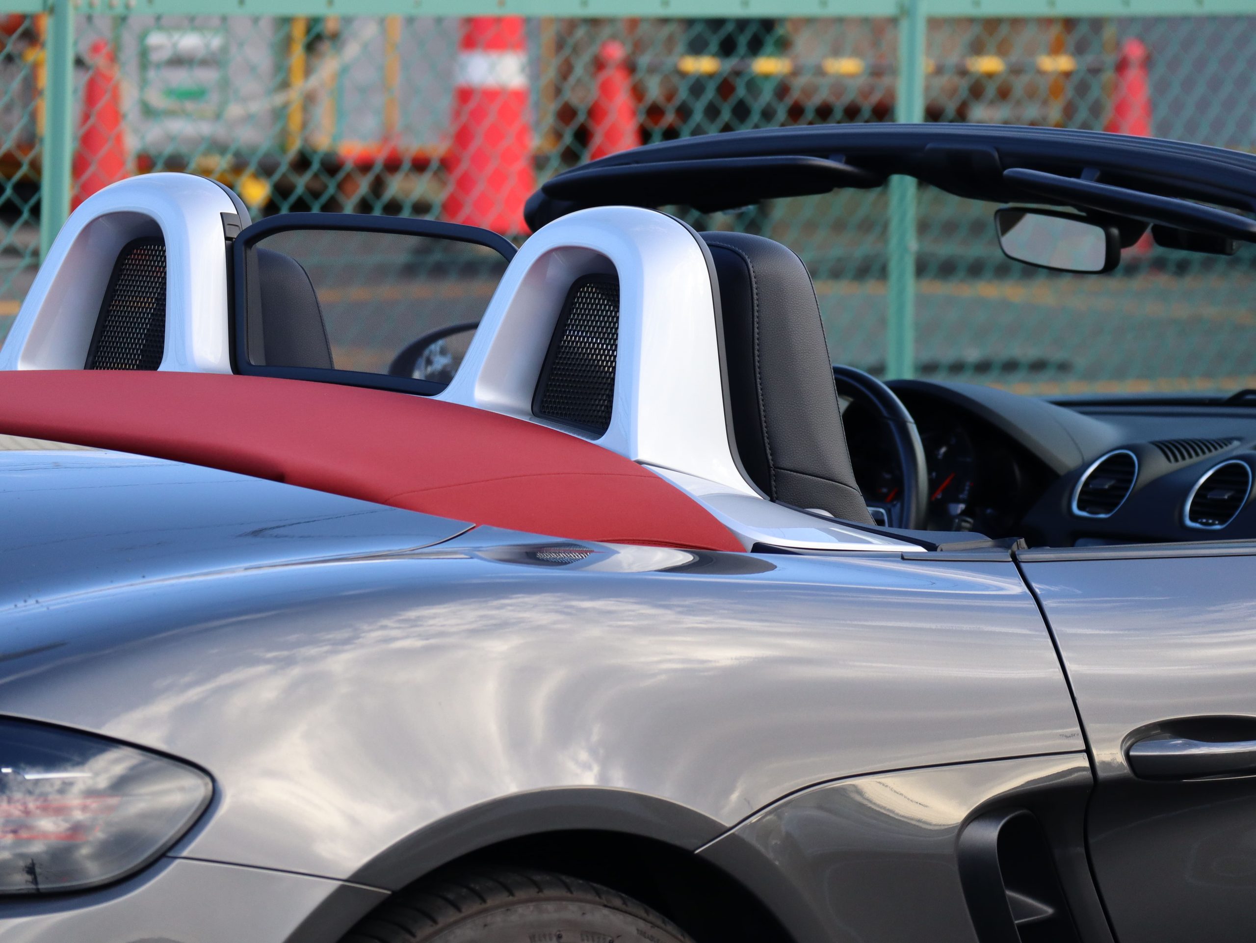 ポルシェ718ボクスター（Type982）PDK<br>左ハンドル<br>スポーツクロノパッケージ<br>PDLS+含むLEDヘッドライト<br>エントリー＆ドライブシステム<br>アクティブサスペンションマネージメント<br>20インチカレラクラシックホイール