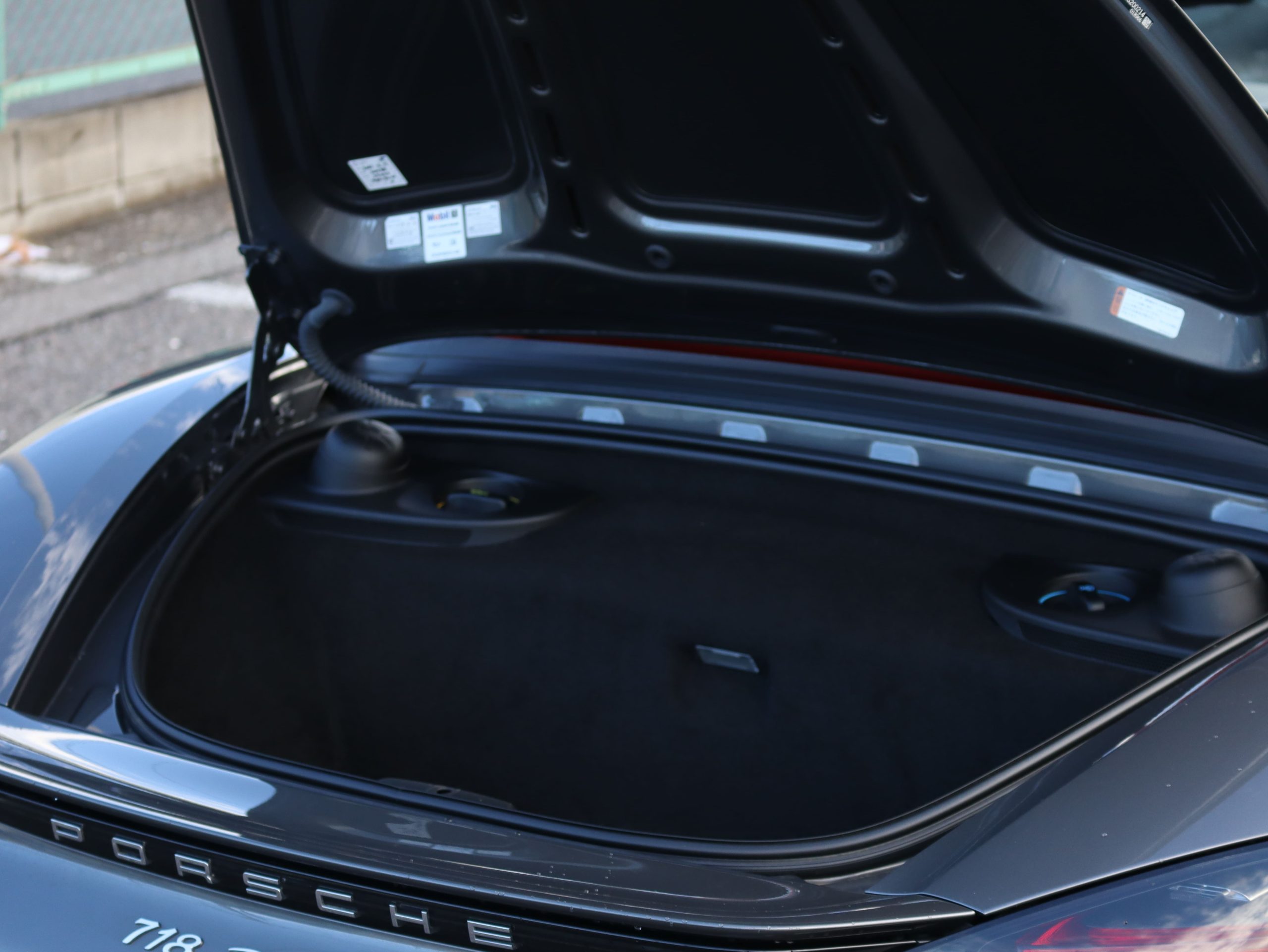 ポルシェ718ボクスター（Type982）PDK<br>左ハンドル<br>スポーツクロノパッケージ<br>PDLS+含むLEDヘッドライト<br>エントリー＆ドライブシステム<br>アクティブサスペンションマネージメント<br>20インチカレラクラシックホイール