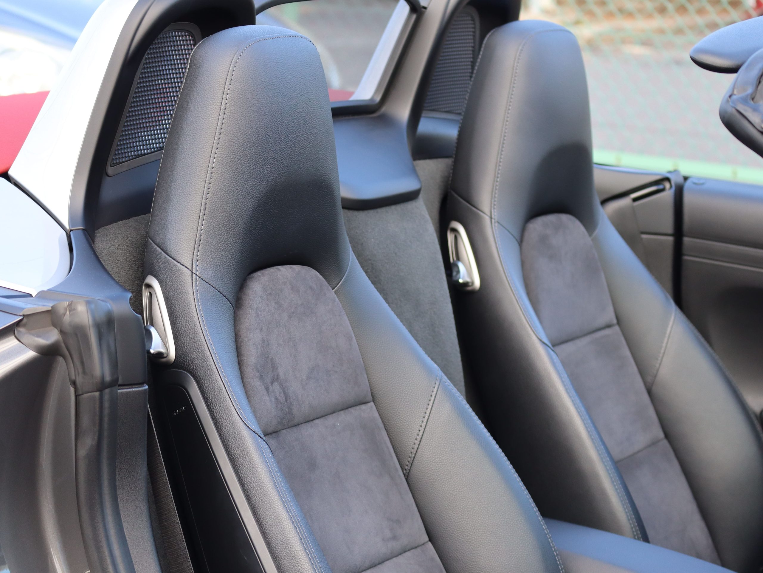 ポルシェ718ボクスター（Type982）PDK<br>左ハンドル<br>スポーツクロノパッケージ<br>PDLS+含むLEDヘッドライト<br>エントリー＆ドライブシステム<br>アクティブサスペンションマネージメント<br>20インチカレラクラシックホイール