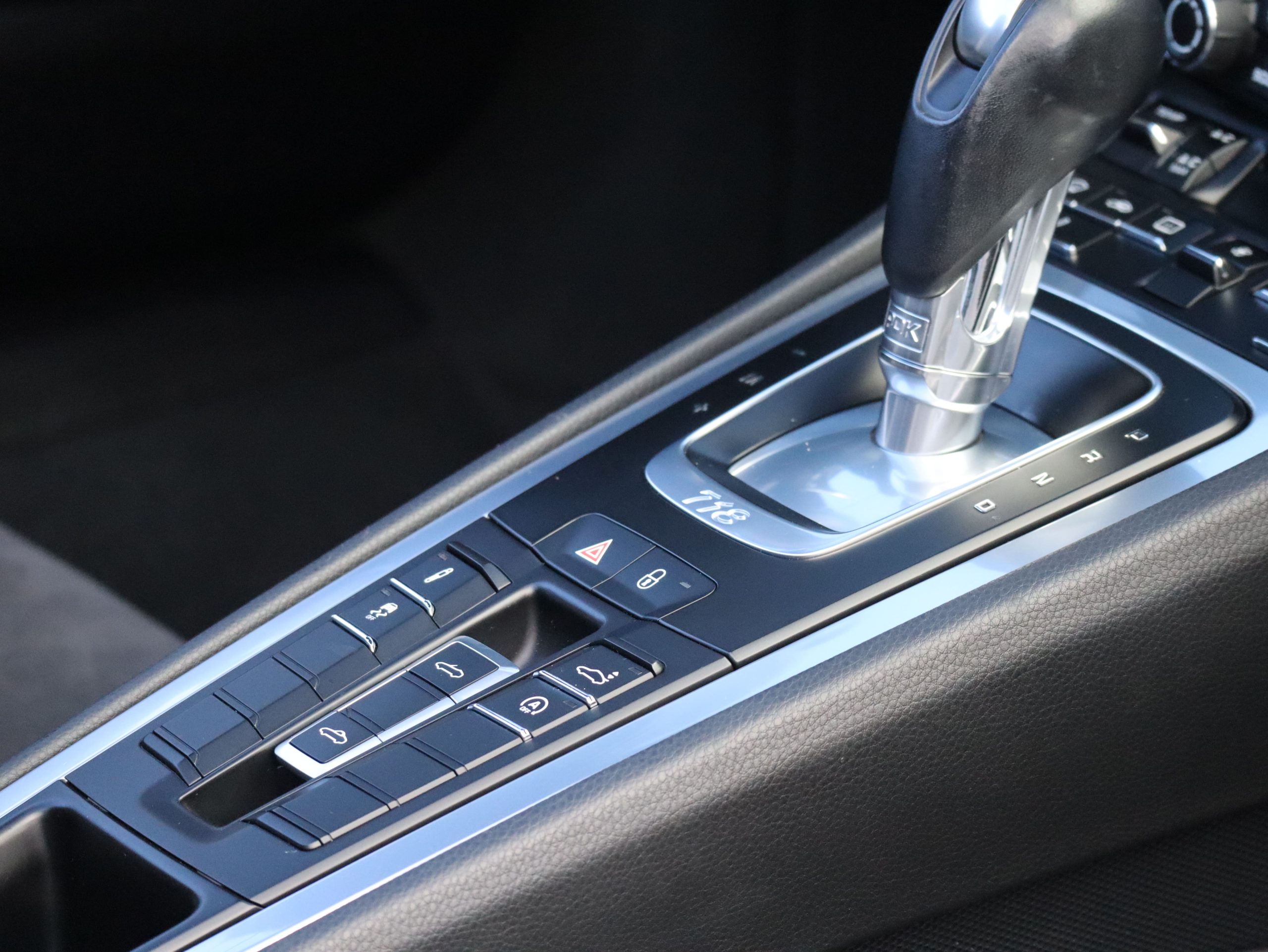 ポルシェ718ボクスター（Type982）PDK<br>左ハンドル<br>スポーツクロノパッケージ<br>PDLS+含むLEDヘッドライト<br>エントリー＆ドライブシステム<br>アクティブサスペンションマネージメント<br>20インチカレラクラシックホイール