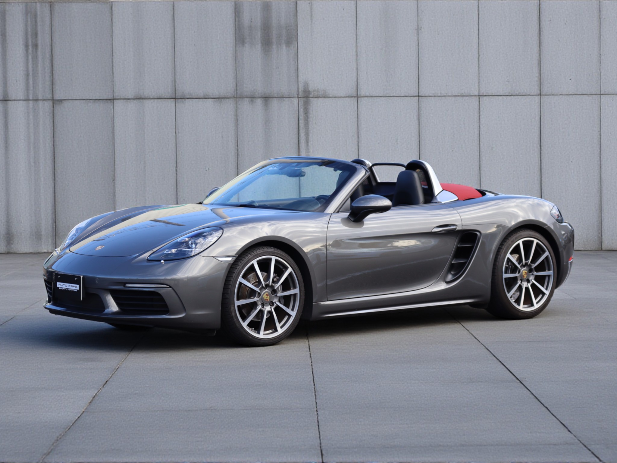 ポルシェ718ボクスター（Type982）PDK<br>左ハンドル<br>スポーツクロノパッケージ<br>PDLS+含むLEDヘッドライト<br>エントリー＆ドライブシステム<br>アクティブサスペンションマネージメント<br>20インチカレラクラシックホイール