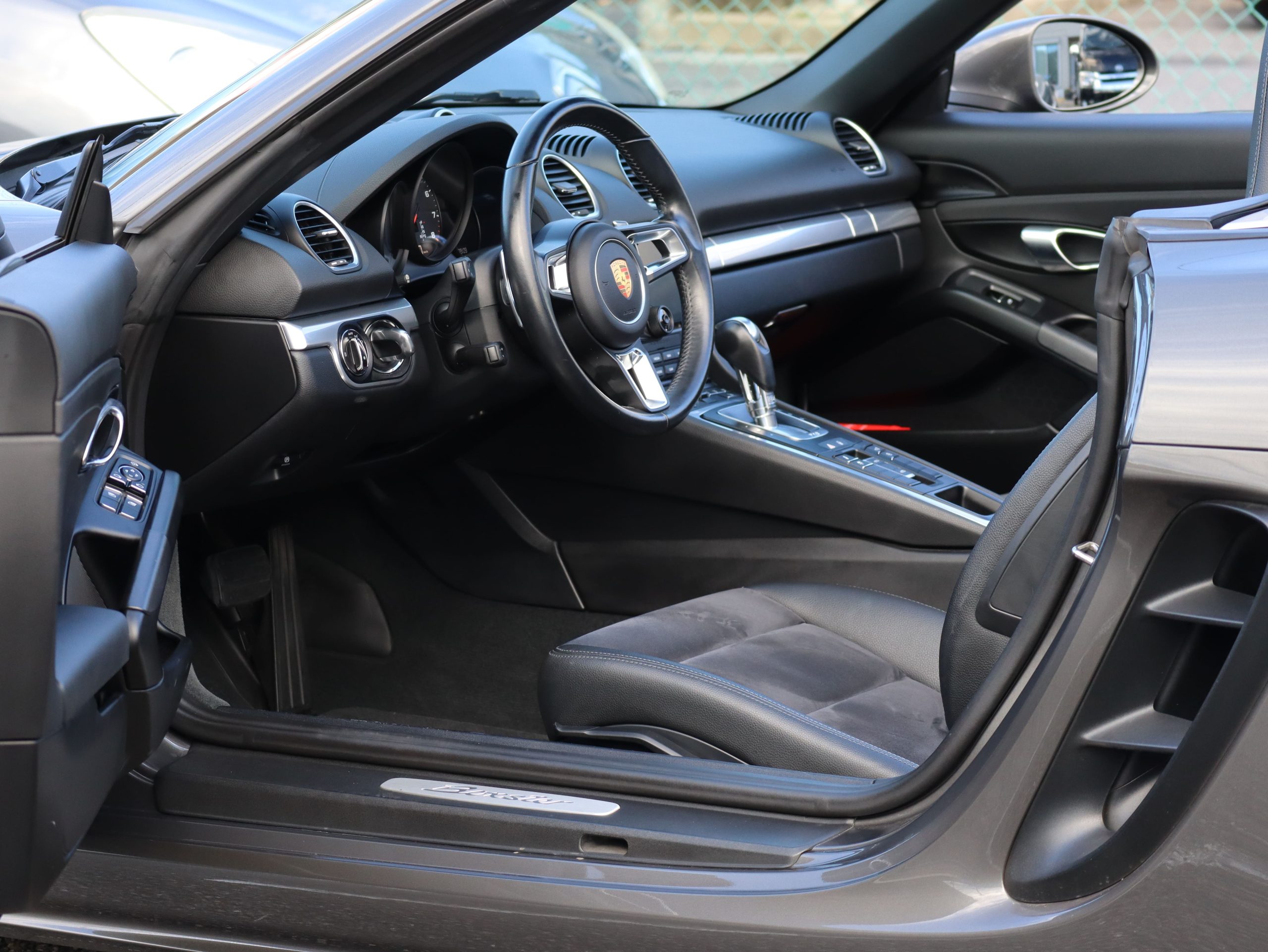 ポルシェ718ボクスター（Type982）PDK<br>左ハンドル<br>スポーツクロノパッケージ<br>PDLS+含むLEDヘッドライト<br>エントリー＆ドライブシステム<br>アクティブサスペンションマネージメント<br>20インチカレラクラシックホイール