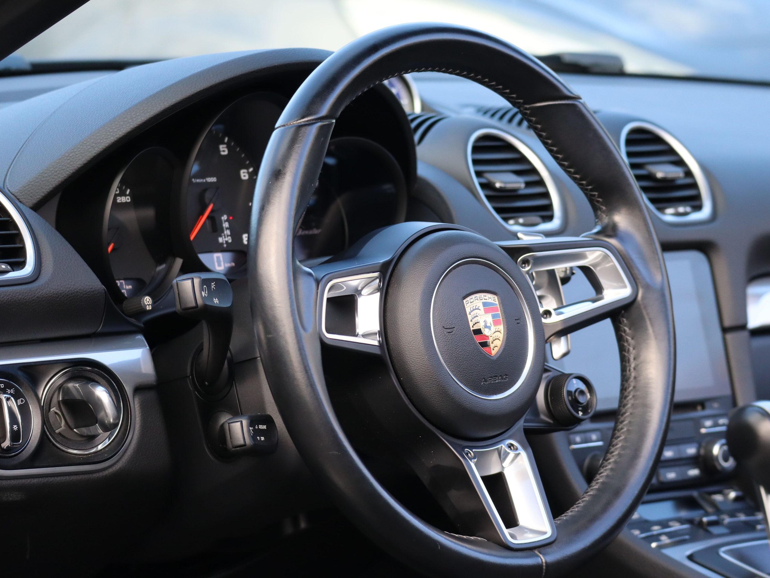 ポルシェ718ボクスター（Type982）PDK<br>左ハンドル<br>スポーツクロノパッケージ<br>PDLS+含むLEDヘッドライト<br>エントリー＆ドライブシステム<br>アクティブサスペンションマネージメント<br>20インチカレラクラシックホイール