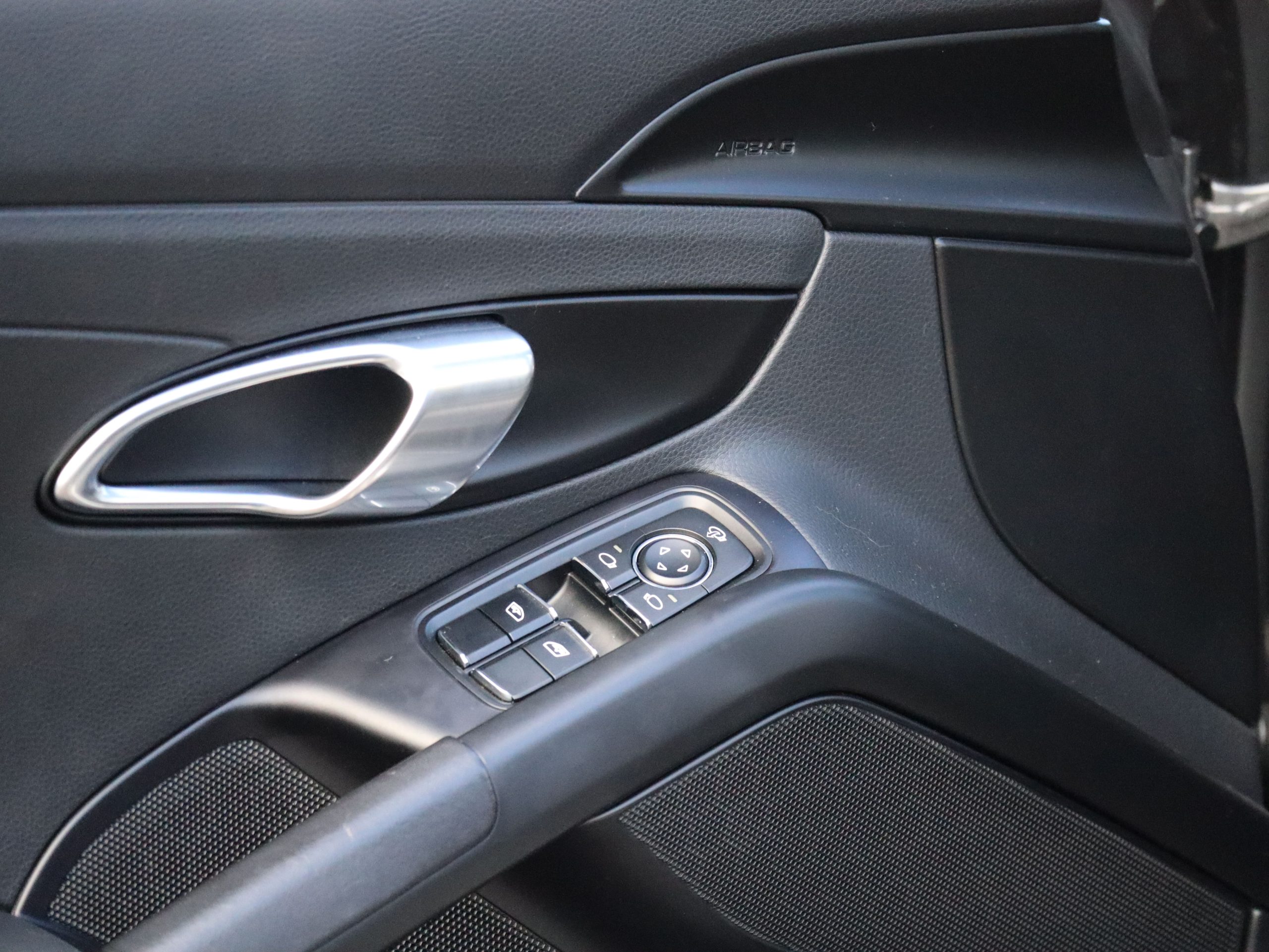 ポルシェ718ボクスター（Type982）PDK<br>左ハンドル<br>スポーツクロノパッケージ<br>PDLS+含むLEDヘッドライト<br>エントリー＆ドライブシステム<br>アクティブサスペンションマネージメント<br>20インチカレラクラシックホイール