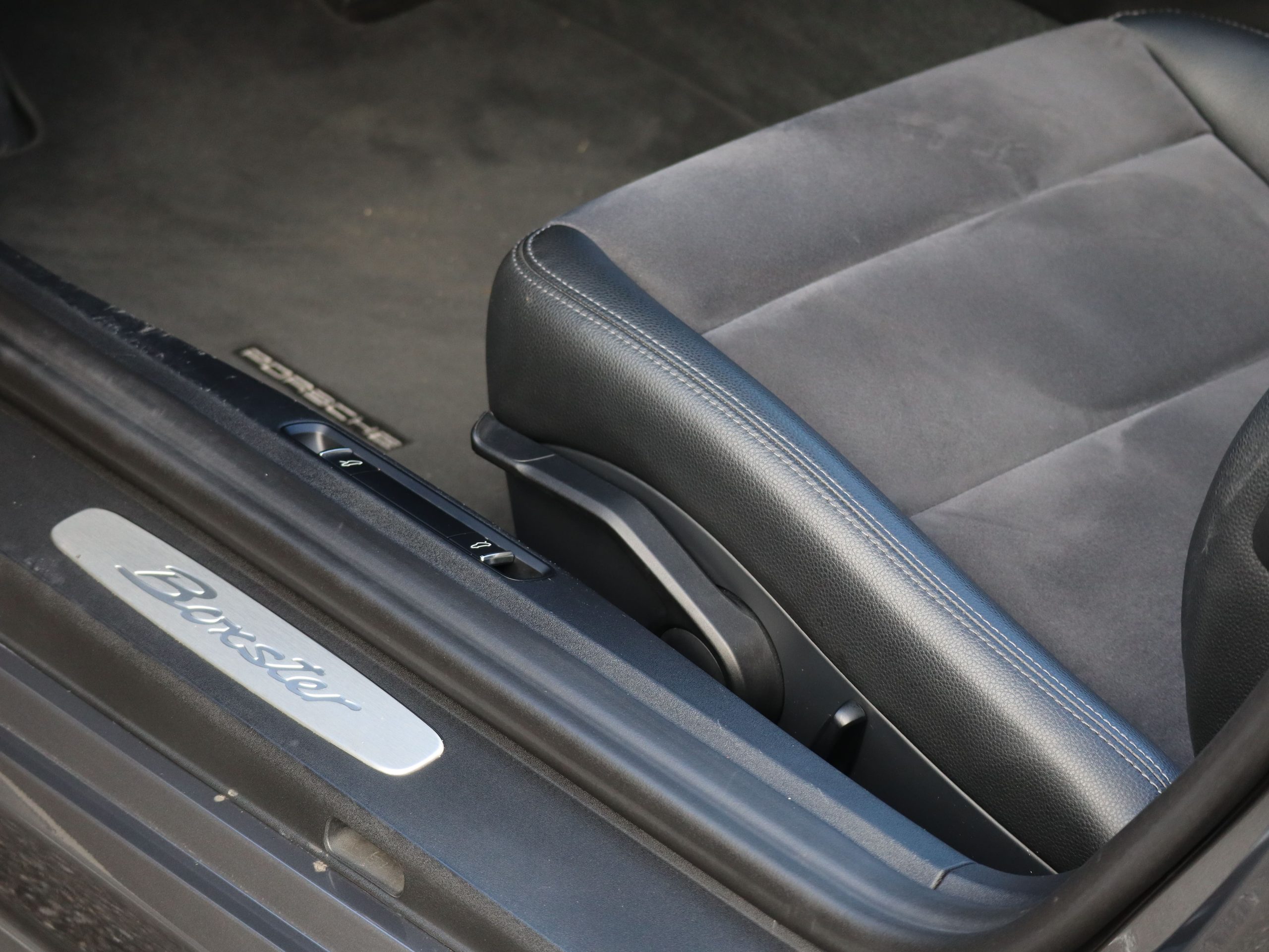 ポルシェ718ボクスター（Type982）PDK<br>左ハンドル<br>スポーツクロノパッケージ<br>PDLS+含むLEDヘッドライト<br>エントリー＆ドライブシステム<br>アクティブサスペンションマネージメント<br>20インチカレラクラシックホイール