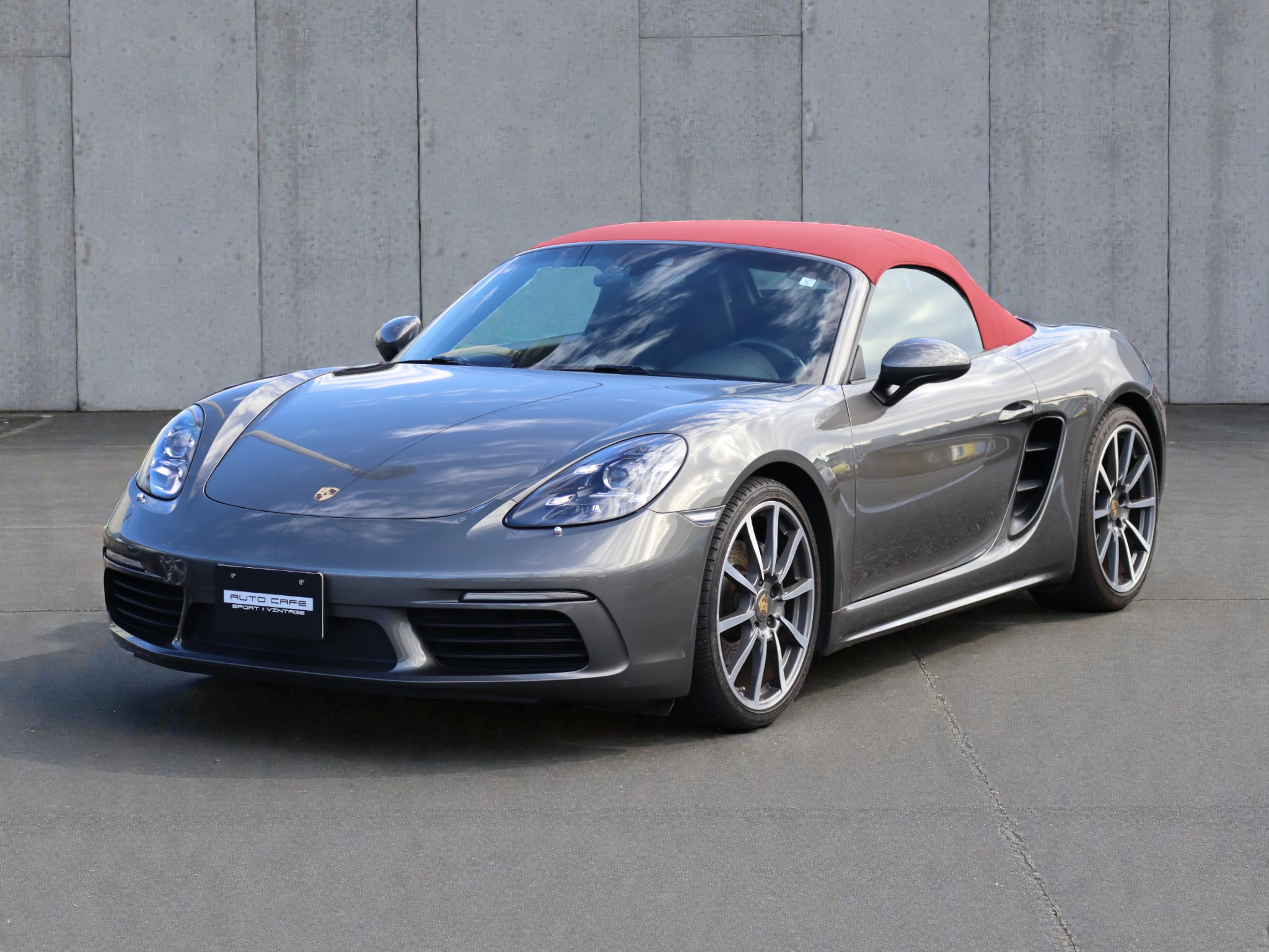 ポルシェ718ボクスター（Type982）PDK<br>左ハンドル<br>スポーツクロノパッケージ<br>PDLS+含むLEDヘッドライト<br>エントリー＆ドライブシステム<br>アクティブサスペンションマネージメント<br>20インチカレラクラシックホイール