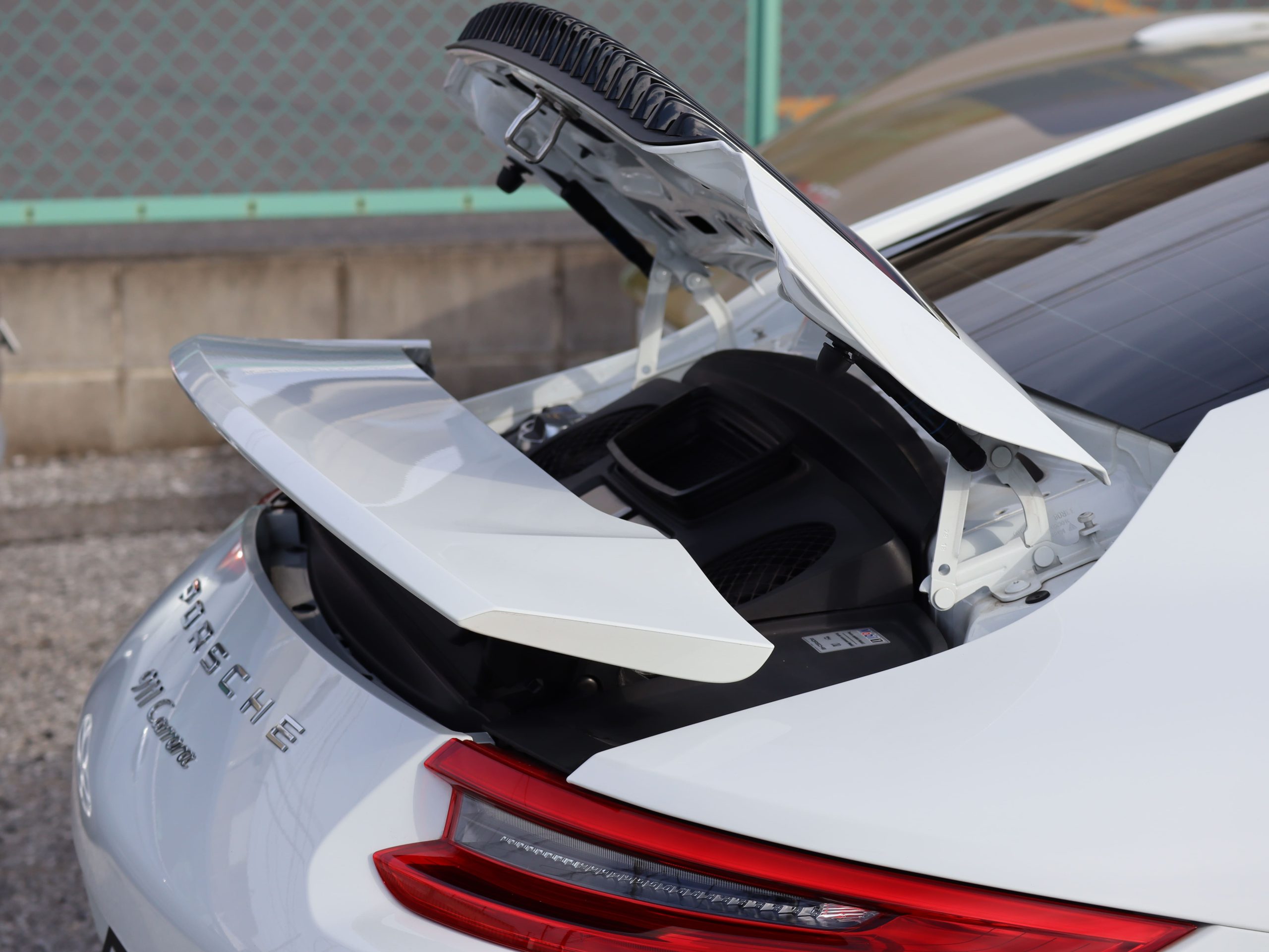 ★ポルシェ911カレラ(Type991.2)PDK<br>スポーツクロノパッケージ<br>レーンチェンジアシスト<br>エントリー&ドライブシステム<br>911ターボデザインホイール<br>地デジチューナー