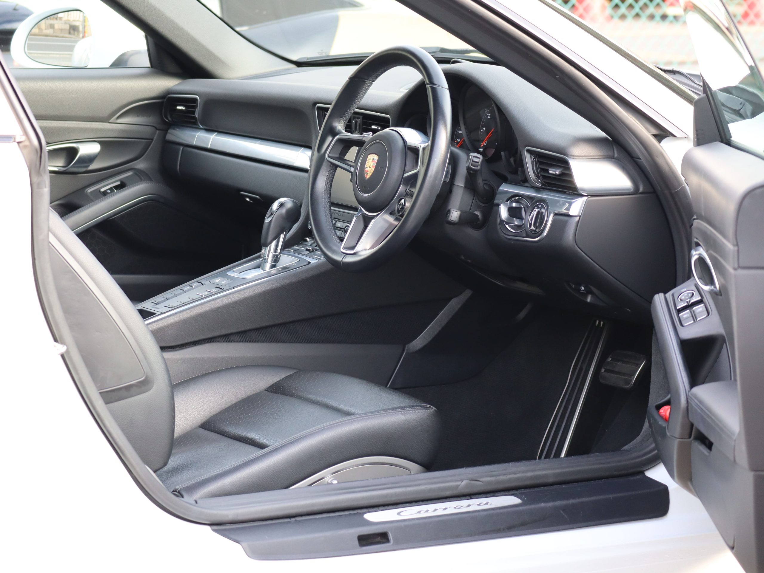 ★ポルシェ911カレラ(Type991.2)PDK<br>スポーツクロノパッケージ<br>レーンチェンジアシスト<br>エントリー&ドライブシステム<br>911ターボデザインホイール<br>地デジチューナー