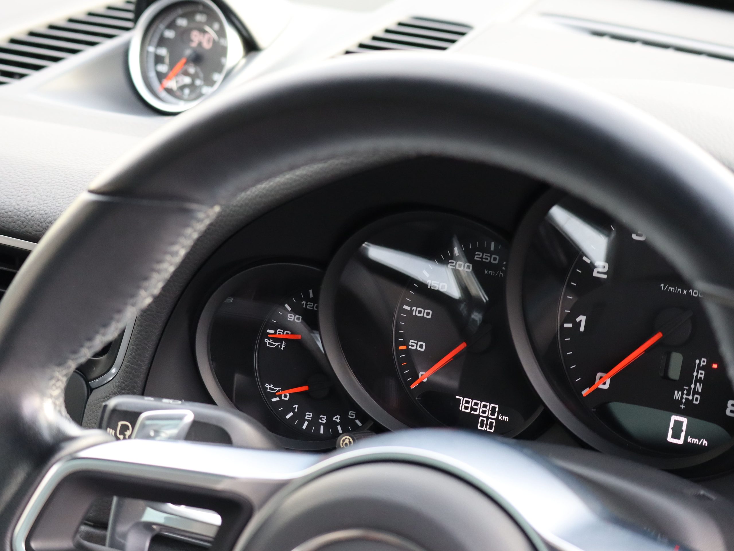 ★ポルシェ911カレラ(Type991.2)PDK<br>スポーツクロノパッケージ<br>レーンチェンジアシスト<br>エントリー&ドライブシステム<br>911ターボデザインホイール<br>地デジチューナー