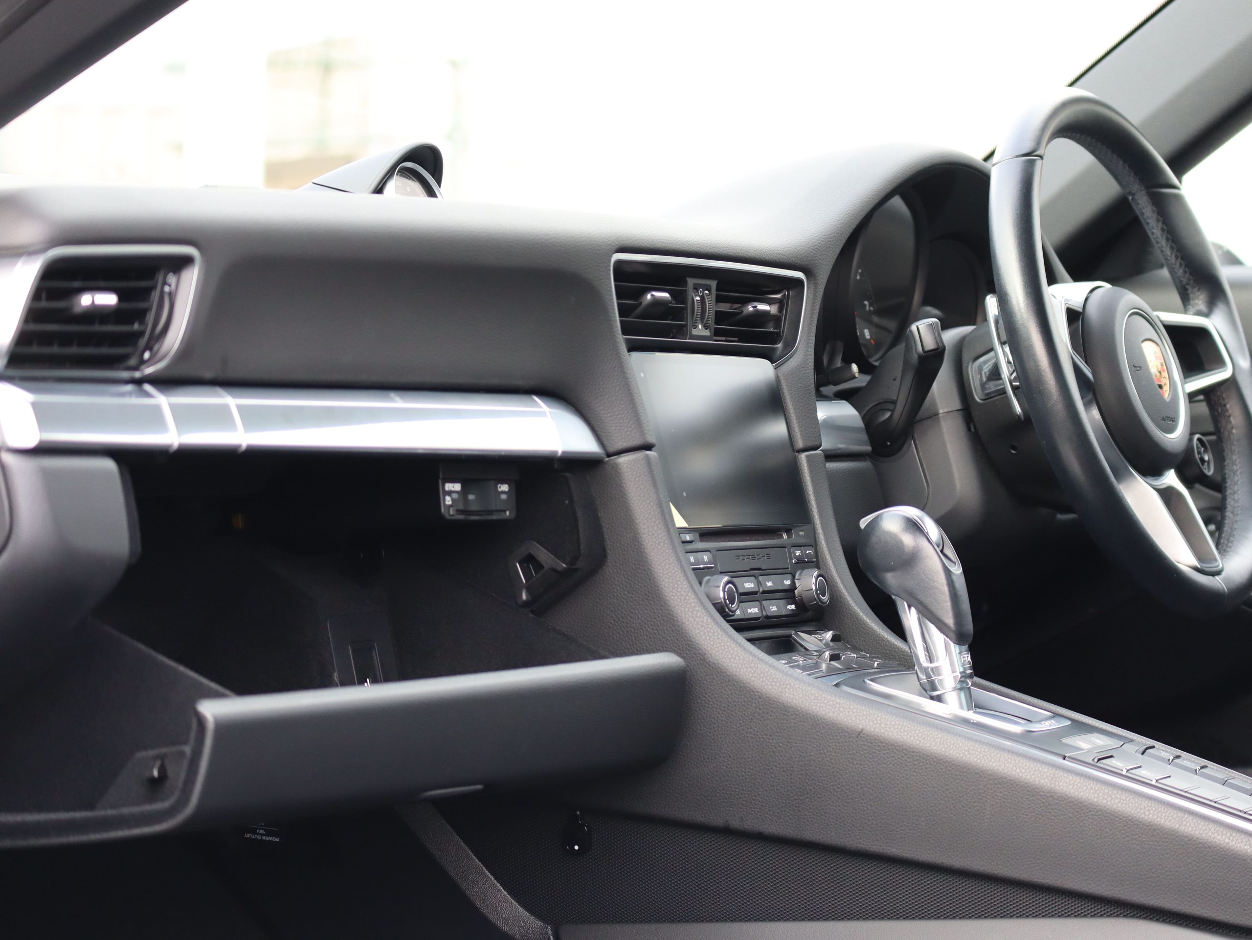 ★ポルシェ911カレラ(Type991.2)PDK<br>スポーツクロノパッケージ<br>レーンチェンジアシスト<br>エントリー&ドライブシステム<br>911ターボデザインホイール<br>地デジチューナー