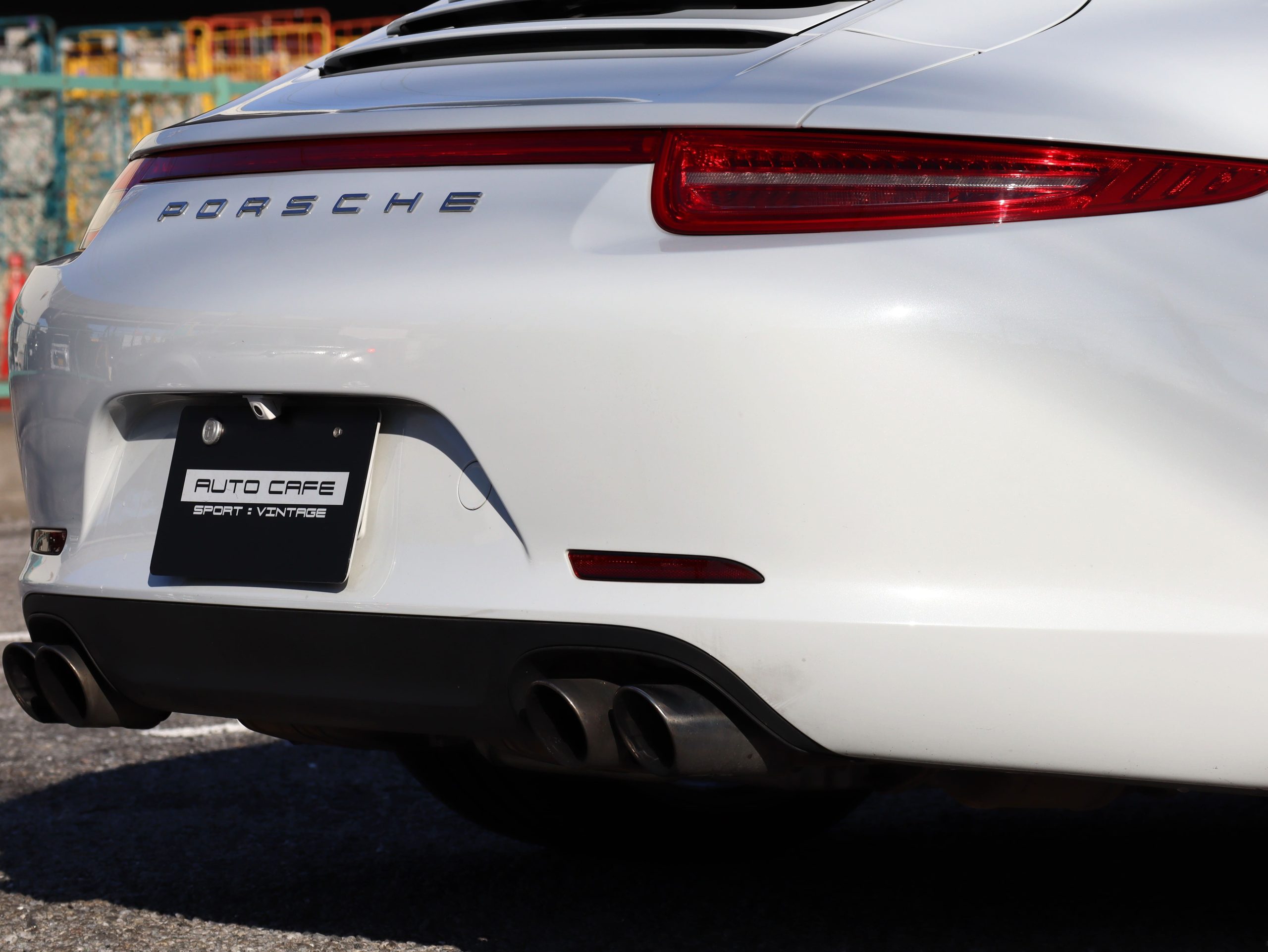 ポルシェ911カレラ4（Type991.1）PDK<br>スポーツエグゾーストシステム<br>スポーツデザインステアリング<br>カレラレッドレザーインテリア<br>クレストエンボス加工ヘッドレスト<br>20インチカレラSホイール