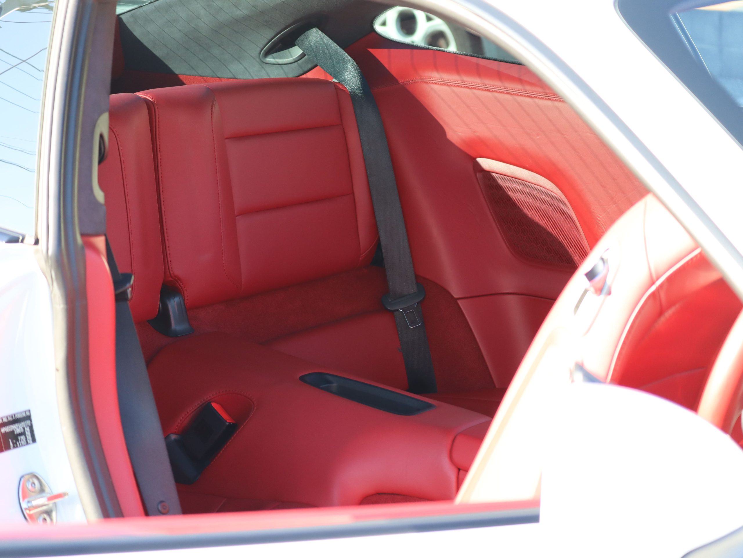 ポルシェ911カレラ4（Type991.1）PDK<br>スポーツエグゾーストシステム<br>スポーツデザインステアリング<br>カレラレッドレザーインテリア<br>クレストエンボス加工ヘッドレスト<br>20インチカレラSホイール