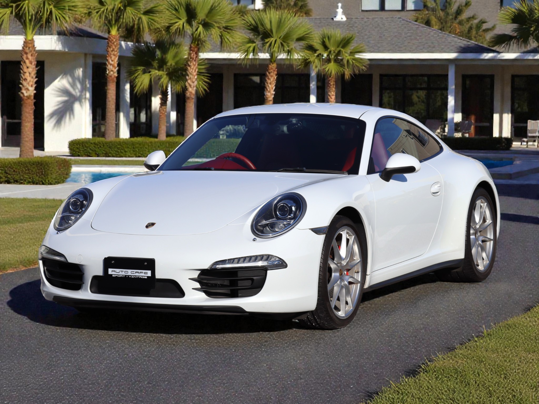 ポルシェ911カレラ4（Type991.1）PDK<br>スポーツエグゾーストシステム<br>スポーツデザインステアリング<br>カレラレッドレザーインテリア<br>クレストエンボス加工ヘッドレスト<br>20インチカレラSホイール