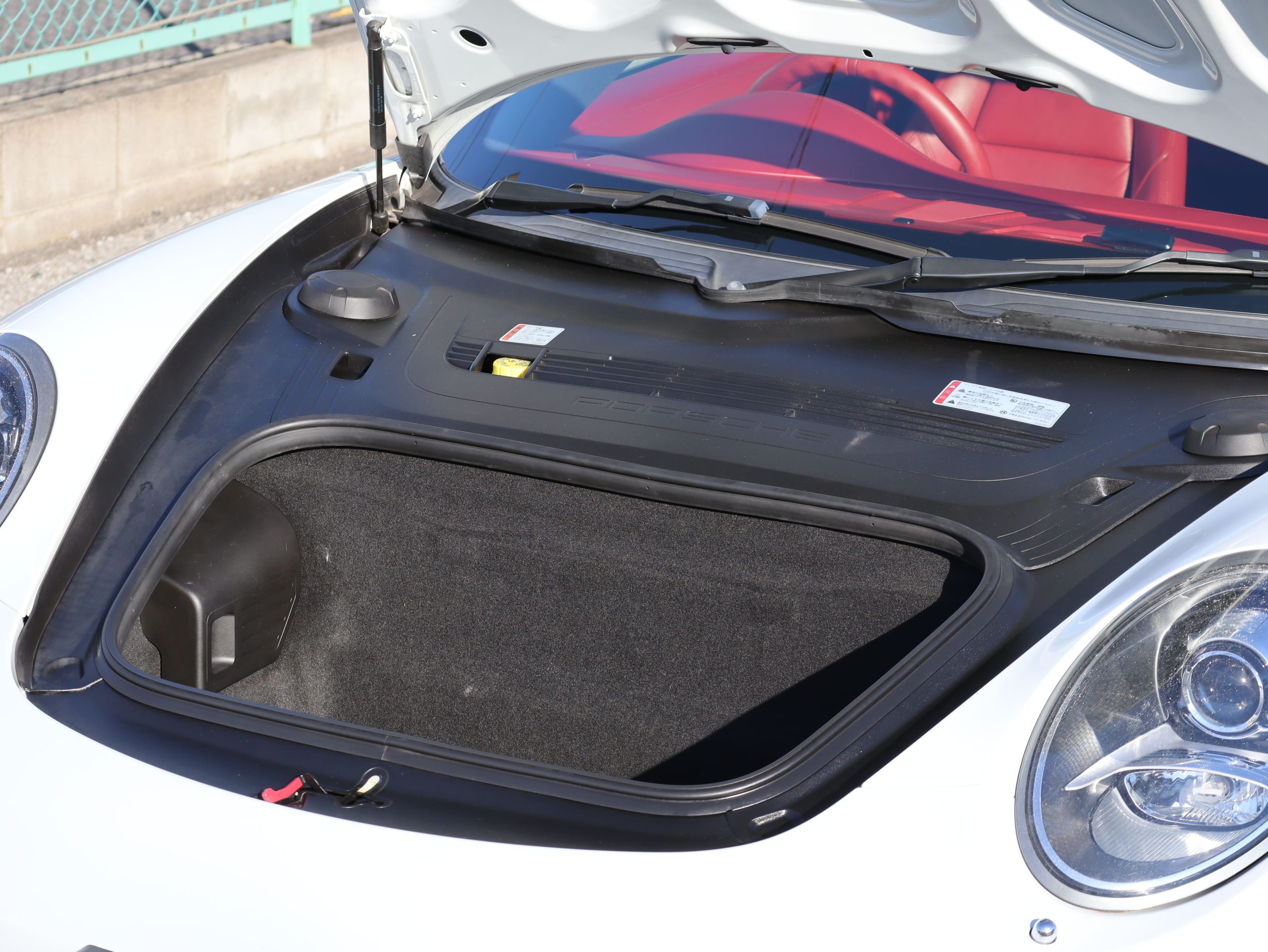 ポルシェ911カレラ4（Type991.1）PDK<br>スポーツエグゾーストシステム<br>スポーツデザインステアリング<br>カレラレッドレザーインテリア<br>クレストエンボス加工ヘッドレスト<br>20インチカレラSホイール