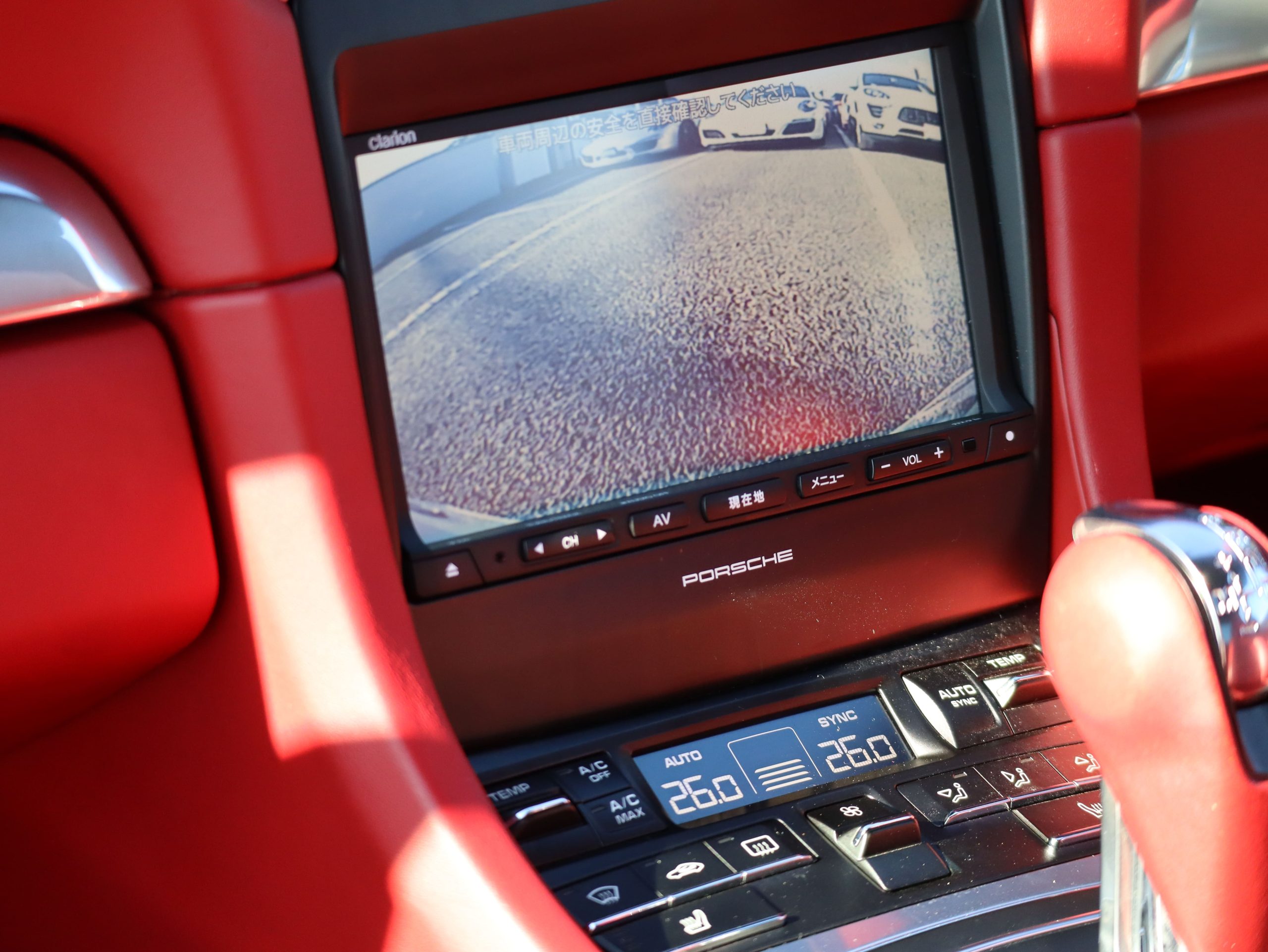 ポルシェ911カレラ4（Type991.1）PDK<br>スポーツエグゾーストシステム<br>スポーツデザインステアリング<br>カレラレッドレザーインテリア<br>クレストエンボス加工ヘッドレスト<br>20インチカレラSホイール