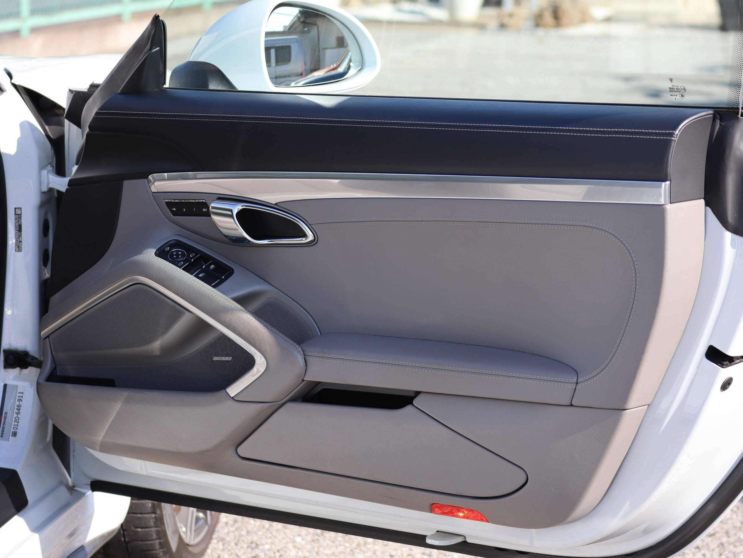 ポルシェ911ターボ（Type991.1）PDK<br>ツートンレザーインテリア<br>PDLS Plus含むLEDヘッドライト<br>リアアクスルステアリング<br>BOSEサウンドシステム<br>スポーツクロノパッケージ