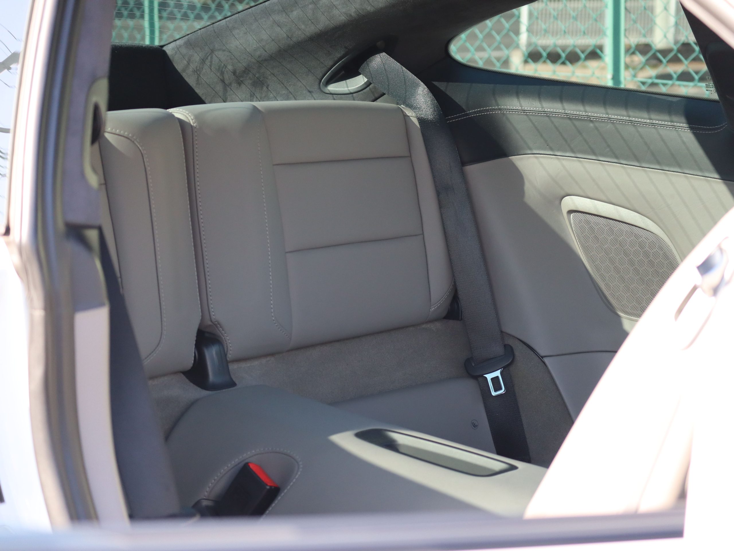 ポルシェ911ターボ（Type991.1）PDK<br>ツートンレザーインテリア<br>PDLS Plus含むLEDヘッドライト<br>リアアクスルステアリング<br>BOSEサウンドシステム<br>スポーツクロノパッケージ