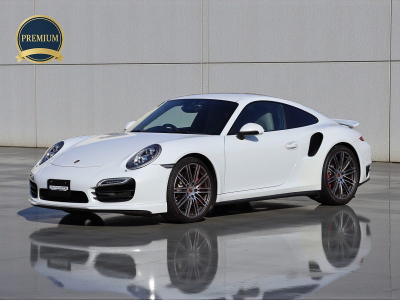 ポルシェ911ターボ（Type991.1）PDK<br>ツートンレザーインテリア<br>PDLS Plus含むLEDヘッドライト<br>リアアクスルステアリング<br>BOSEサウンドシステム<br>スポーツクロノパッケージ