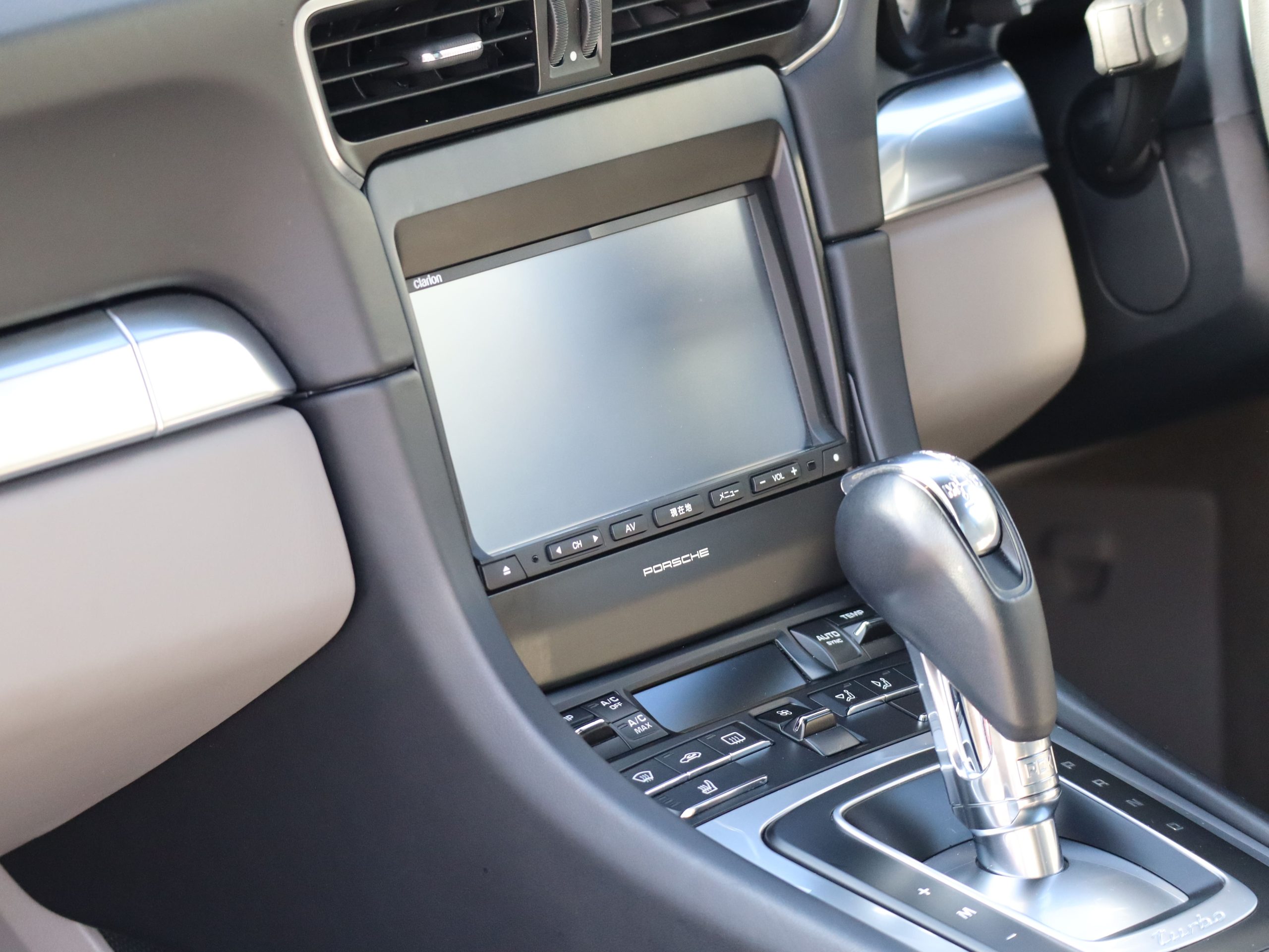 ポルシェ911ターボ（Type991.1）PDK<br>ツートンレザーインテリア<br>PDLS Plus含むLEDヘッドライト<br>リアアクスルステアリング<br>BOSEサウンドシステム<br>スポーツクロノパッケージ