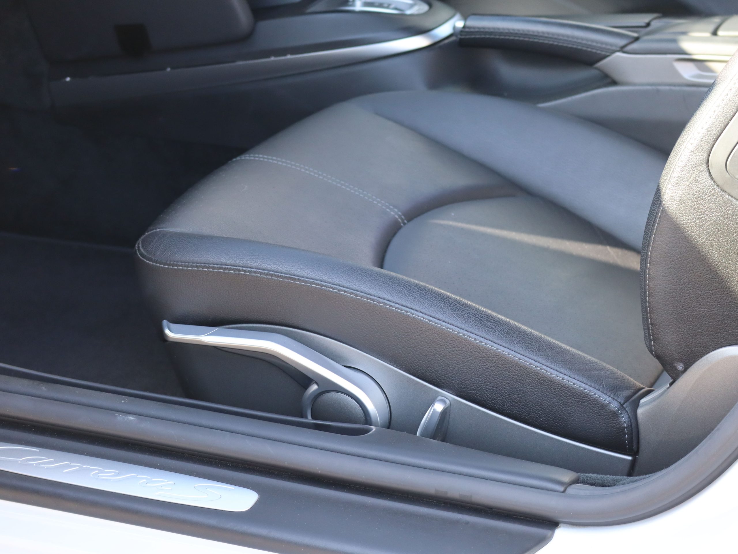 ポルシェ911カレラS(Type997.1）ティプトロニックS<br>スポーツクロノパッケージ<br>スポーツエグゾーストシステム<br>PASM<br>シートヒーター<br>右ハンドル仕様