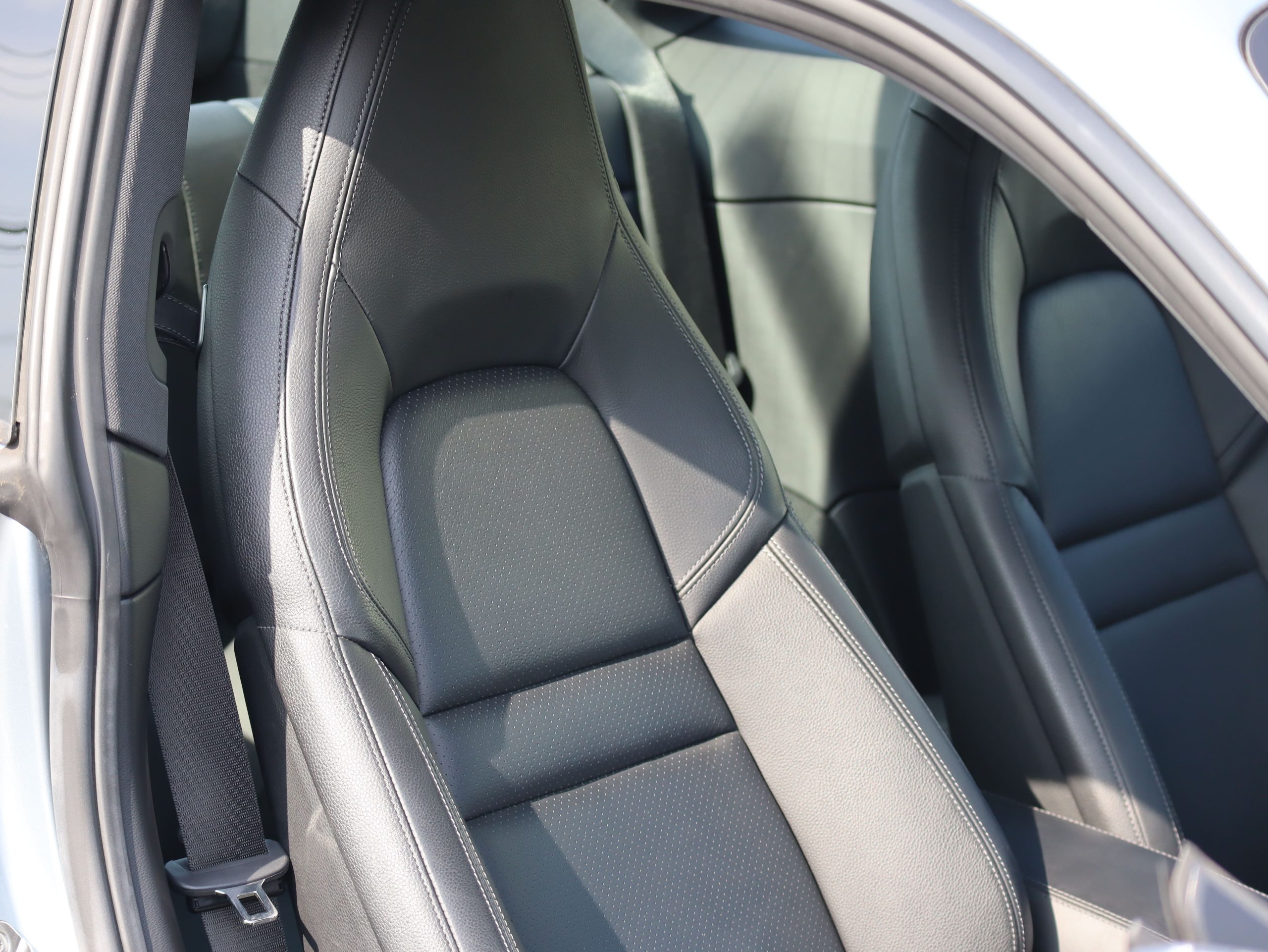 ポルシェ911カレラS(Type992.1)PDK<br>エレクトリックコントロールスポーツシート<br>アダプティブクルーズコントロール<br>GTスポーツステアリング<br>21インチカレラクラシックホイール